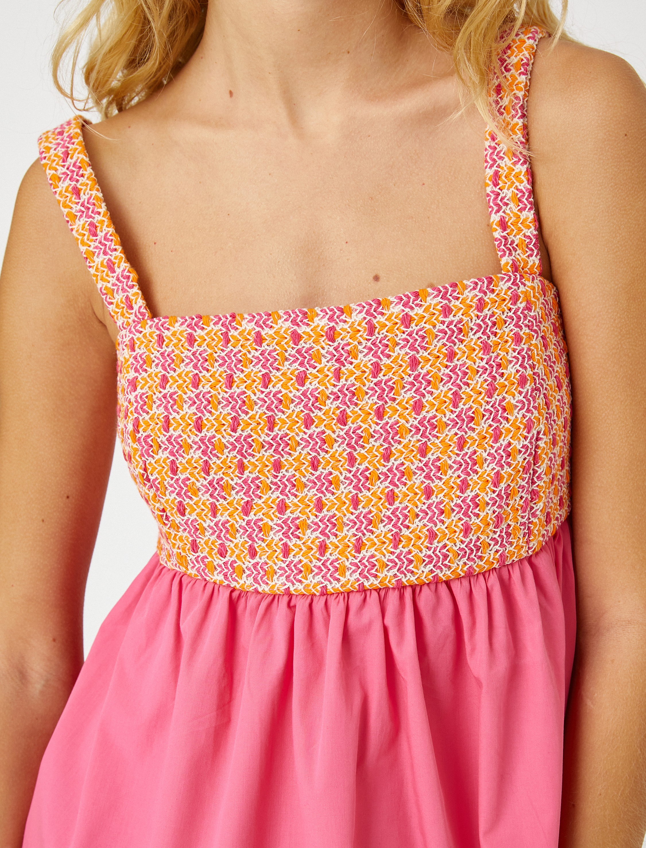   Mini Elbise Kroşe Detaylı Volanlı Askılı