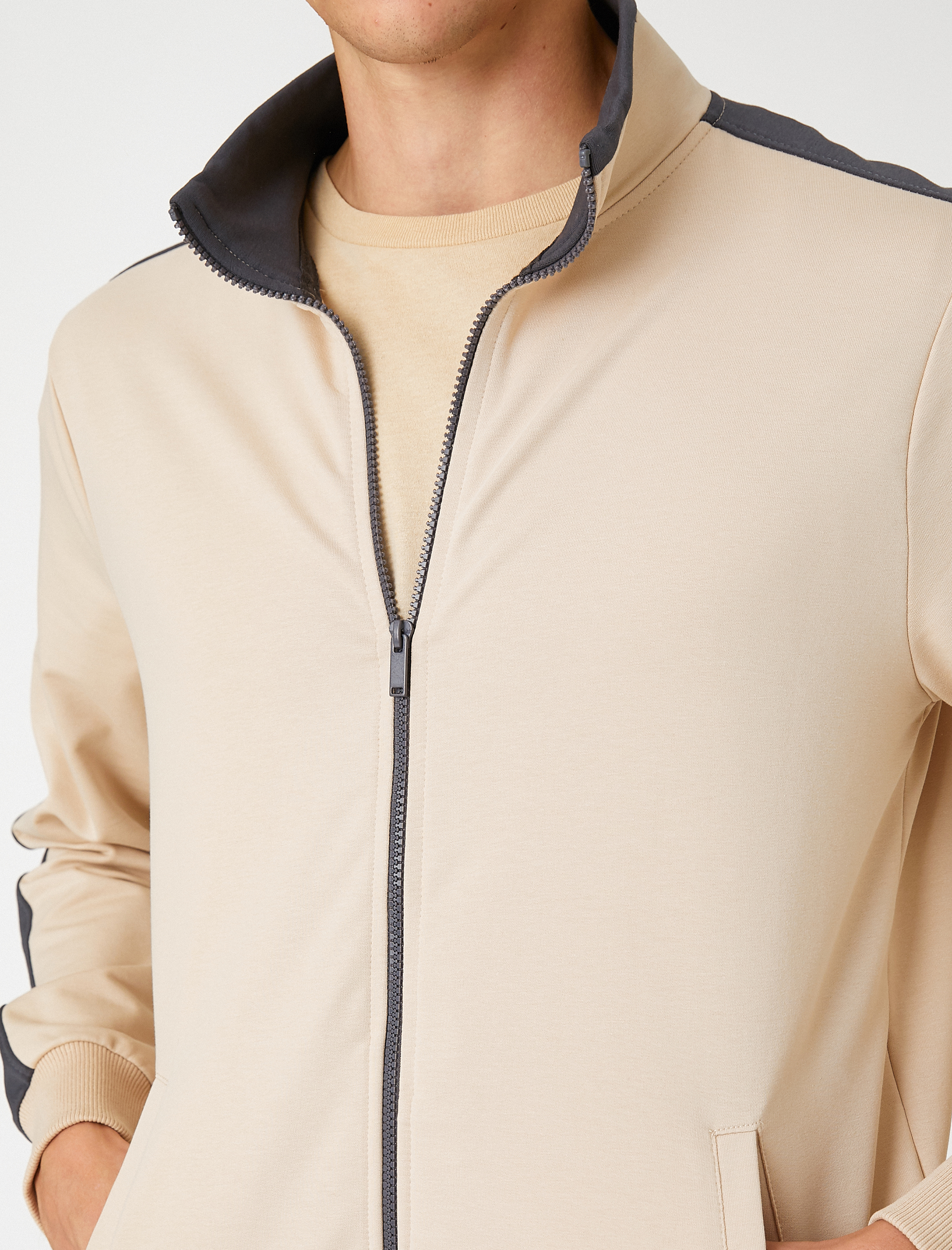   Dik Yaka Spor Sweatshirt Renk Bloklu Cep Detaylı Fermuarlı