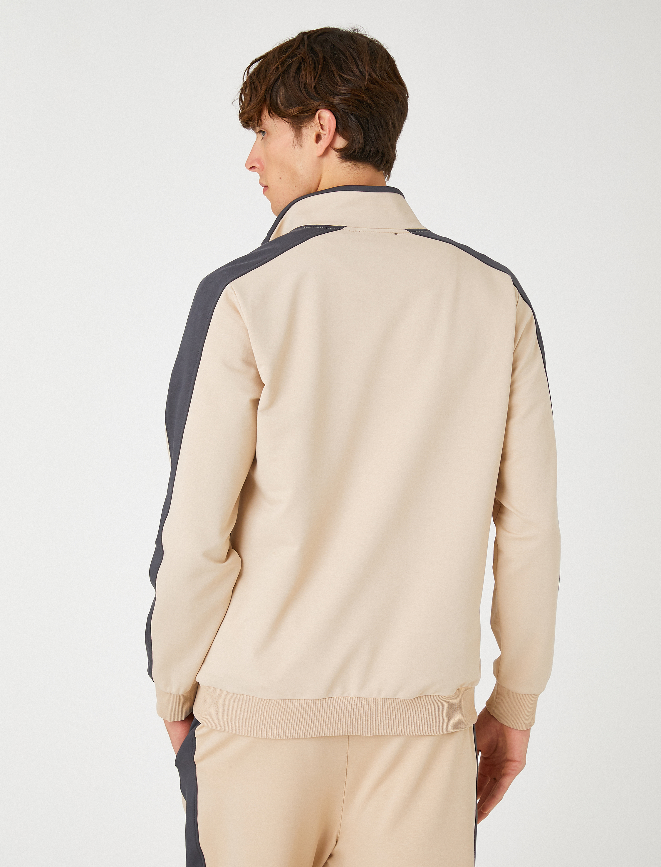   Dik Yaka Spor Sweatshirt Renk Bloklu Cep Detaylı Fermuarlı