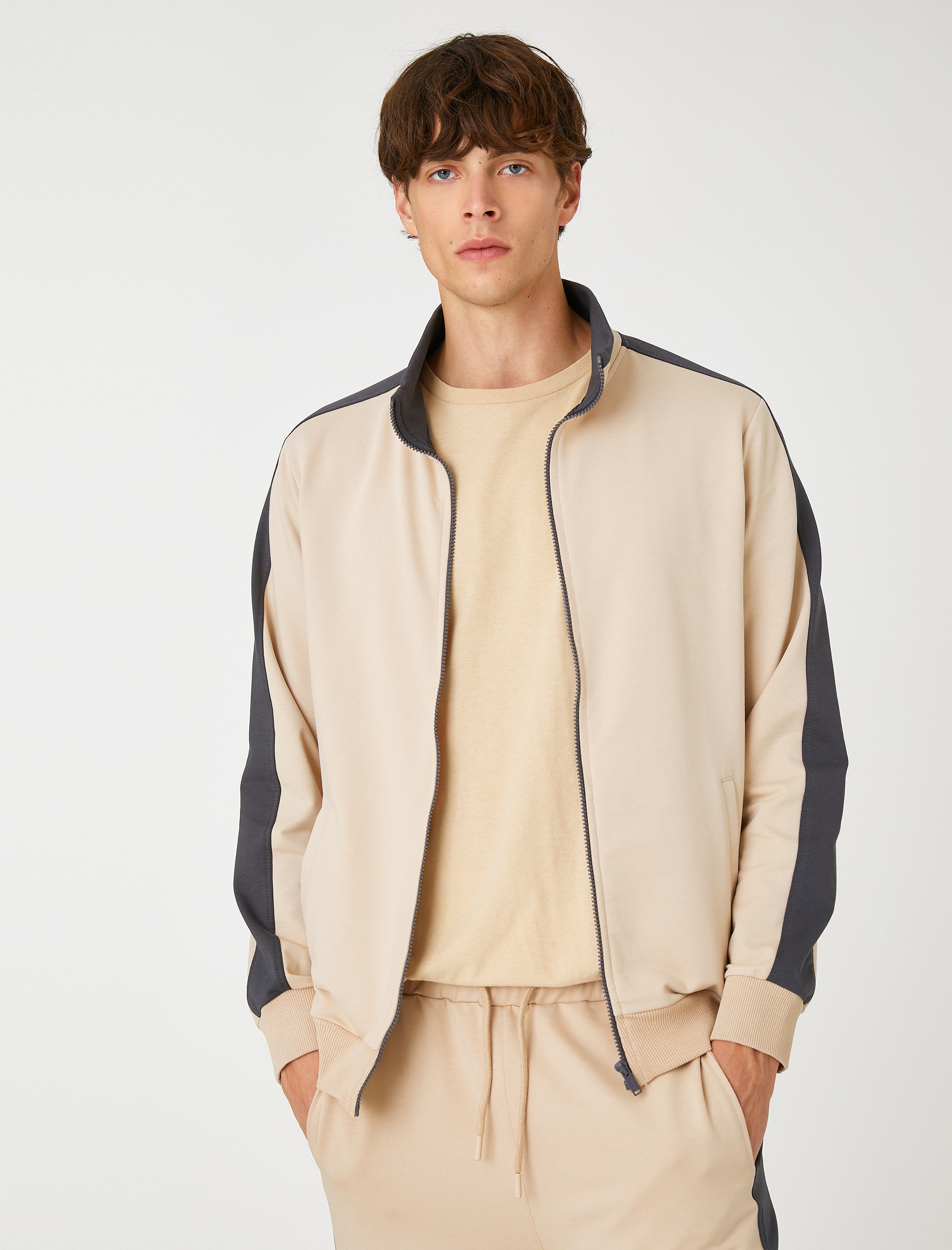   Dik Yaka Spor Sweatshirt Renk Bloklu Cep Detaylı Fermuarlı