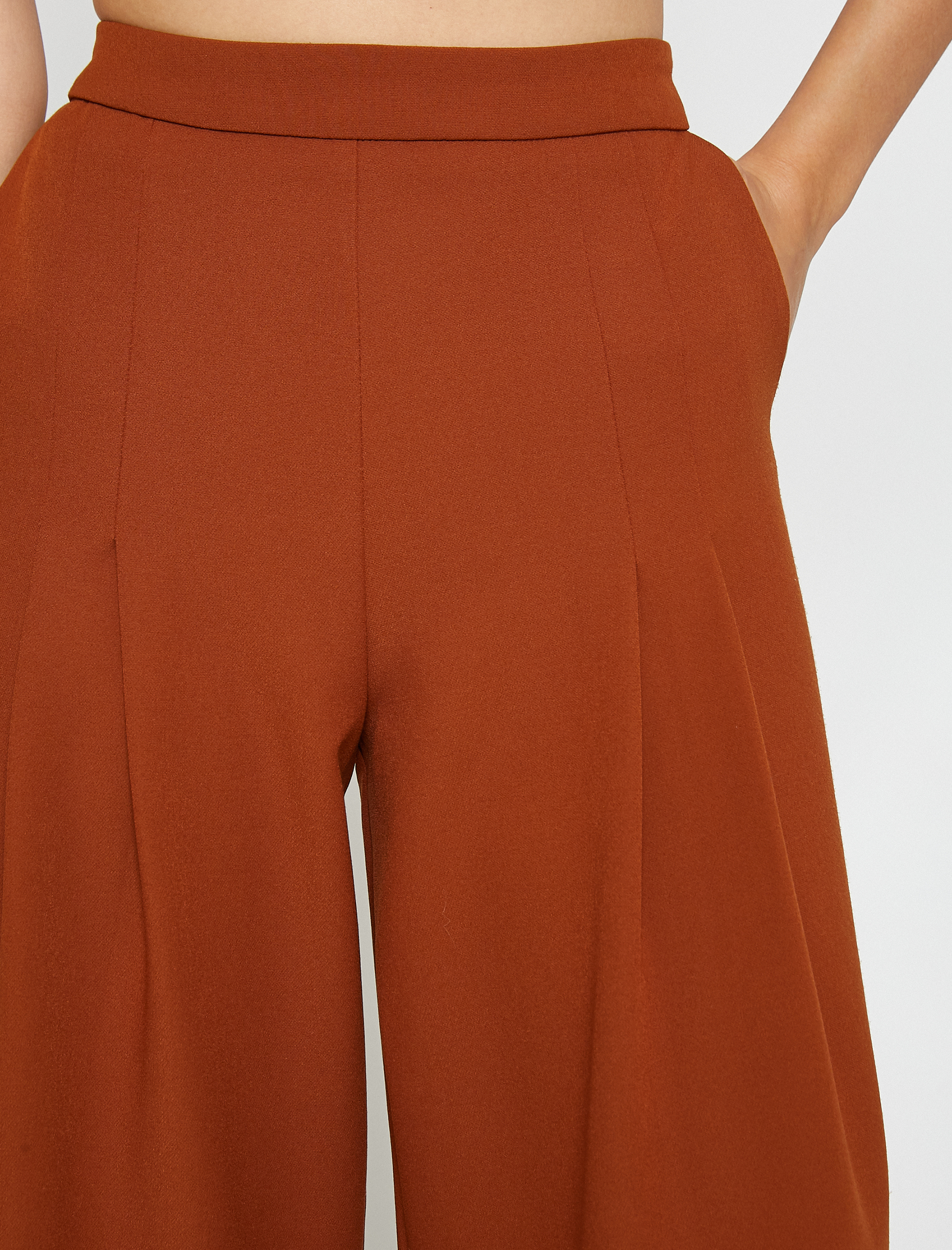   Kısa Paça Pilili Dökümlü Pantolon