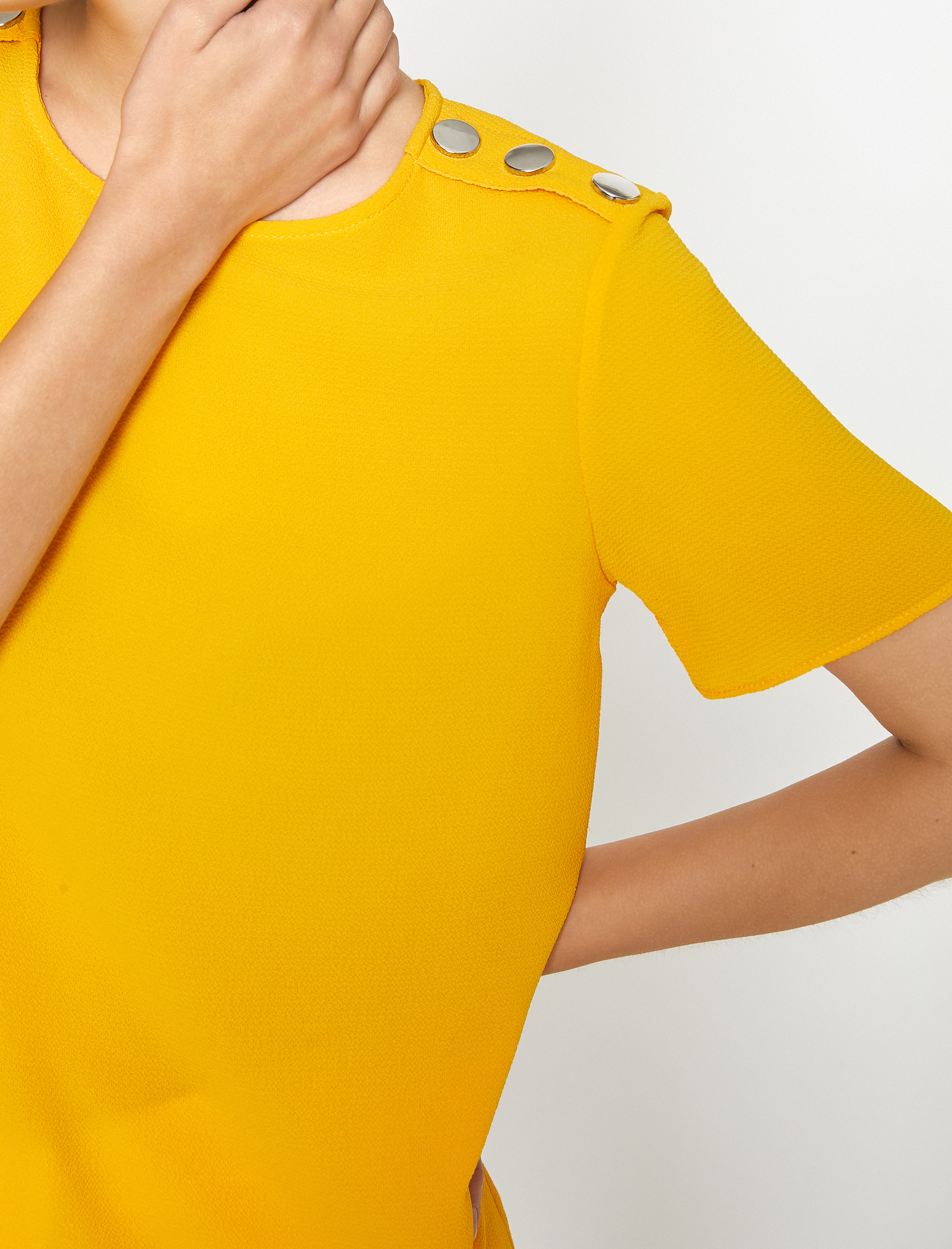   Omuz Detaylı Kısa Kollu Bluz