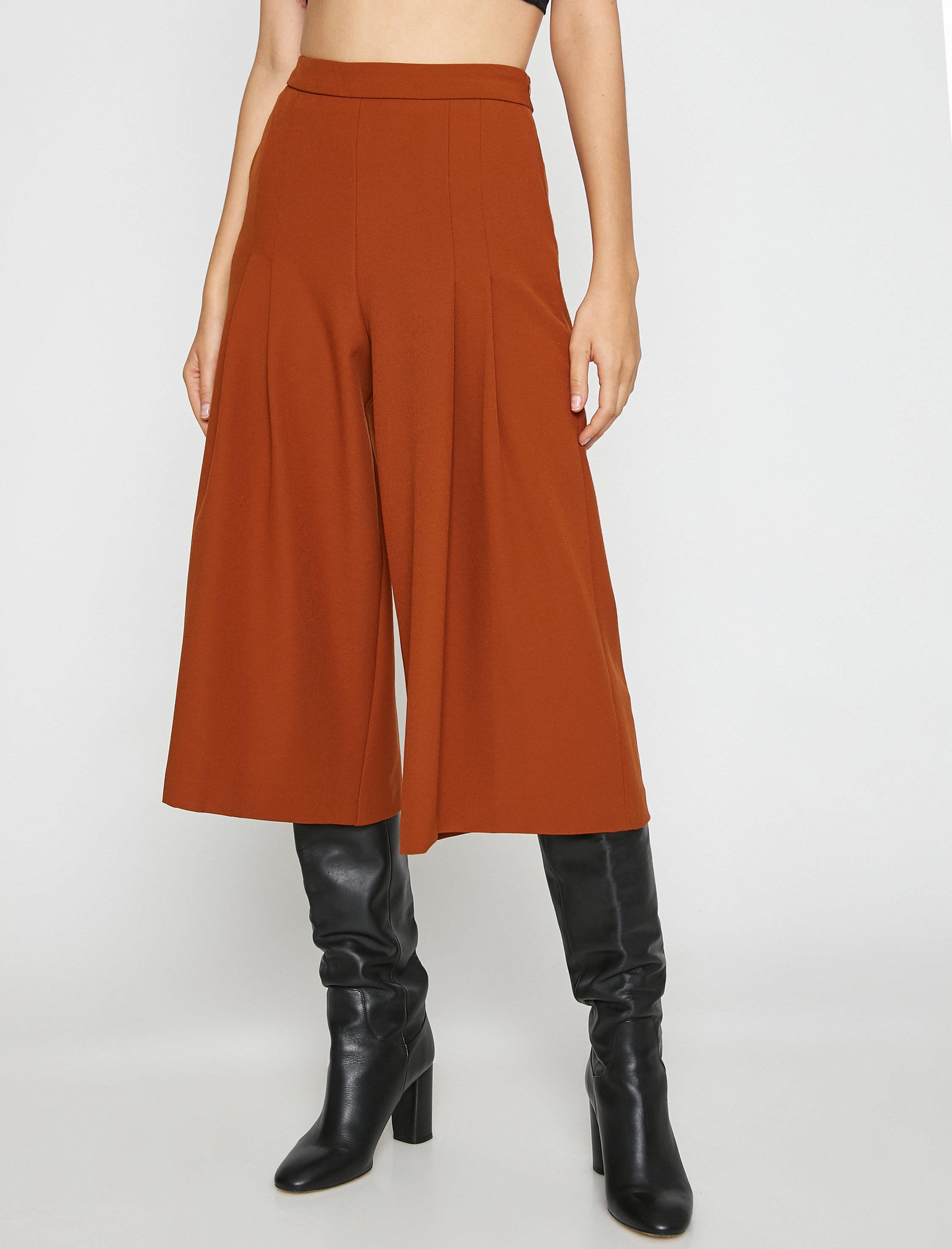   Kısa Paça Pilili Dökümlü Pantolon