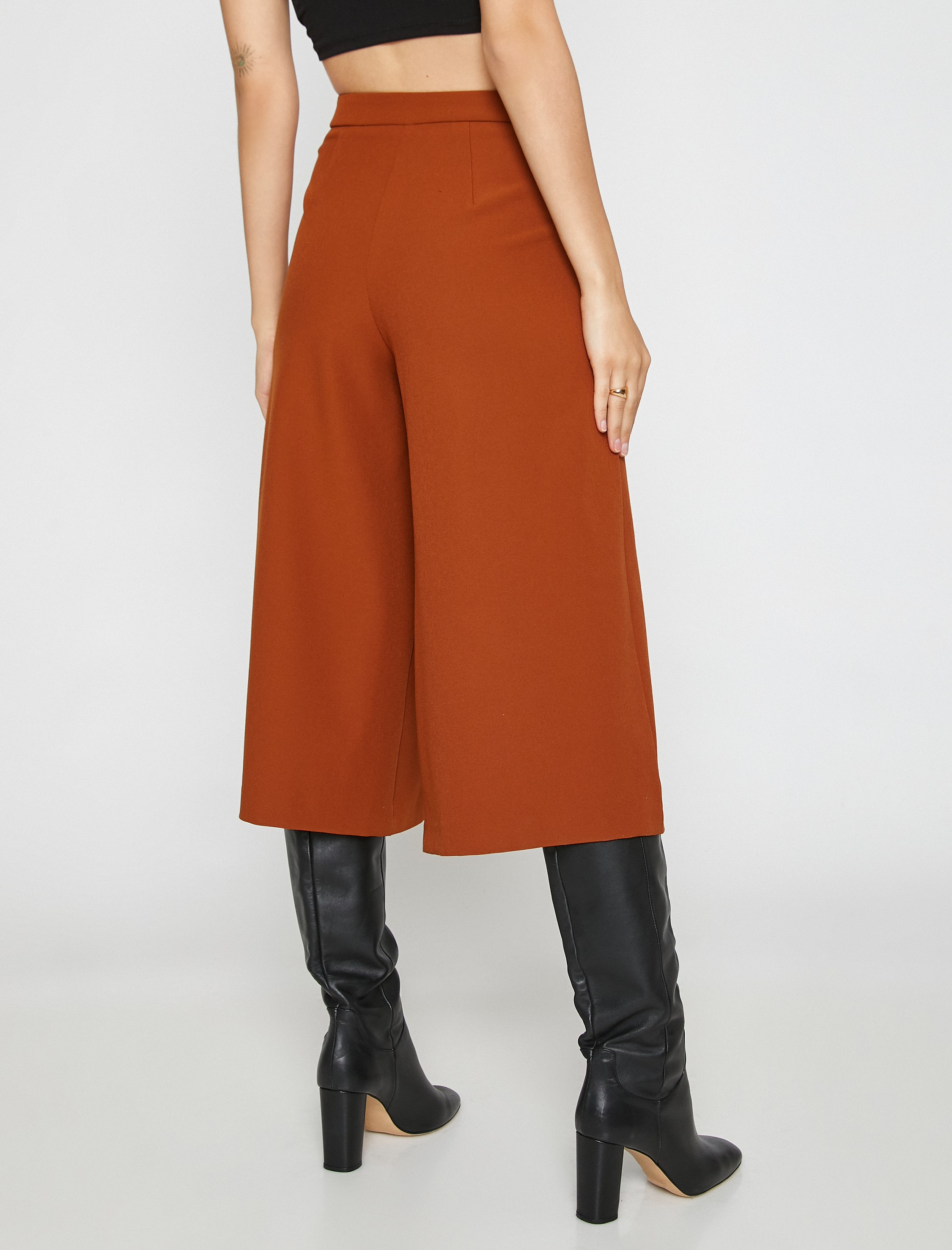   Kısa Paça Pilili Dökümlü Pantolon