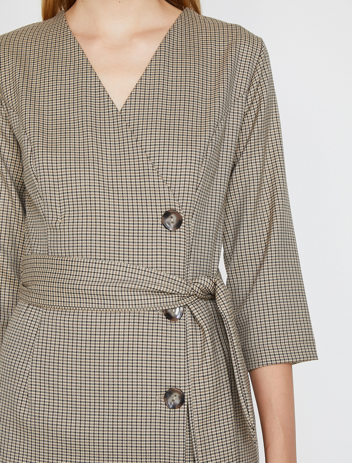   Düğme Detaylı Tişört