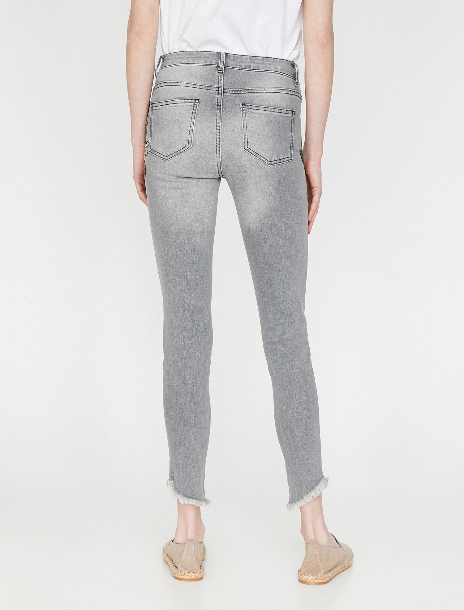   İşlemeli Jean Pantolon