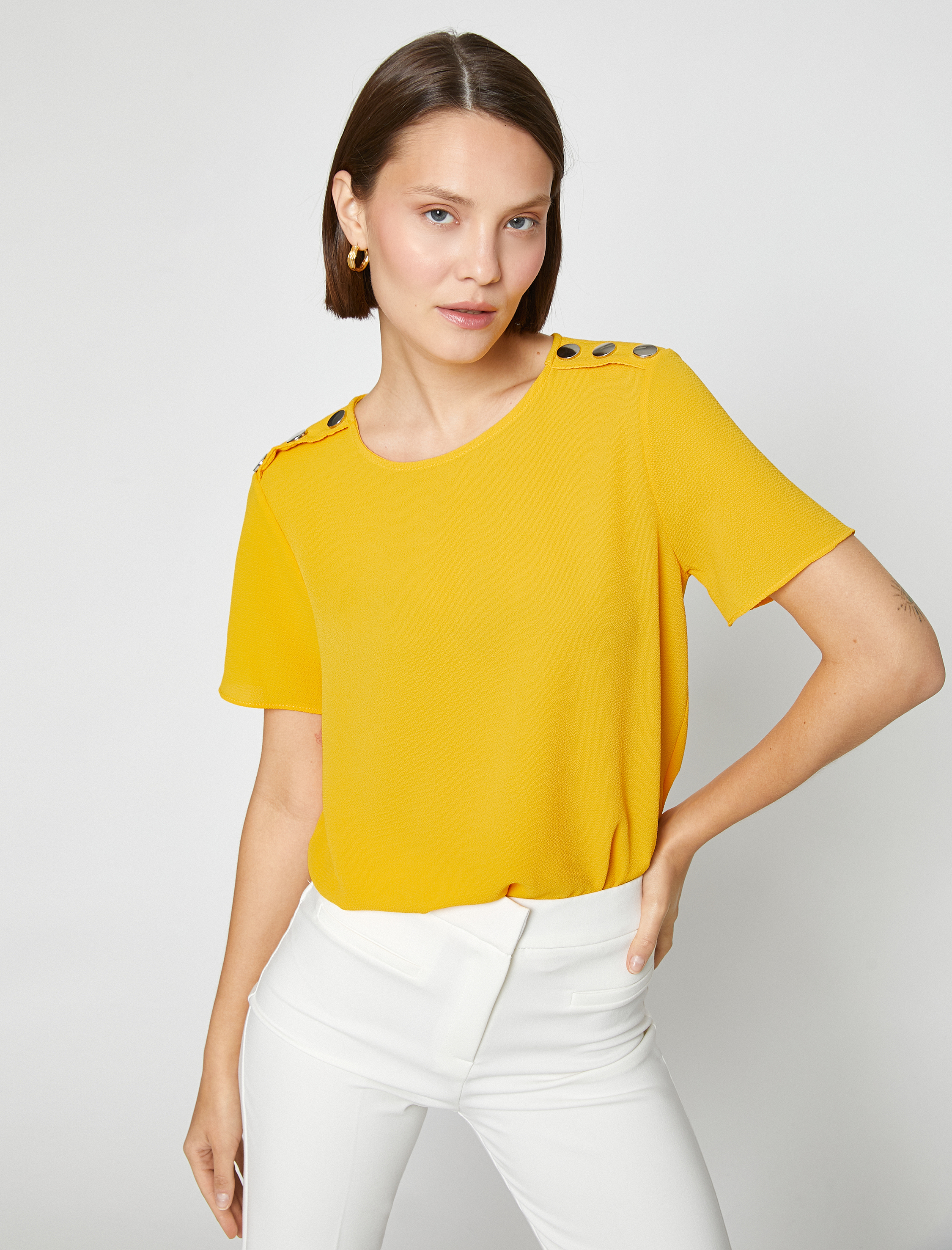   Omuz Detaylı Kısa Kollu Bluz