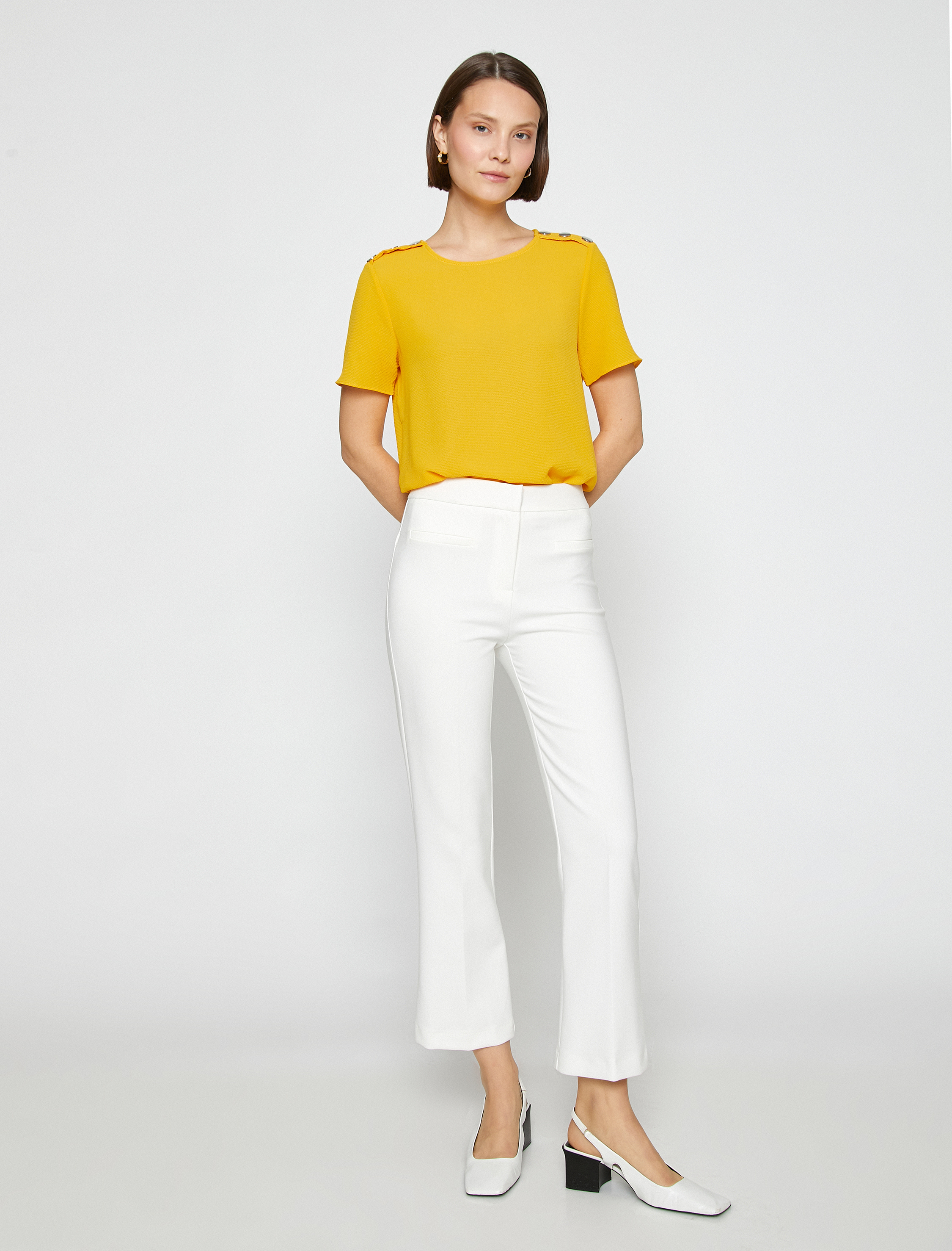   Omuz Detaylı Kısa Kollu Bluz