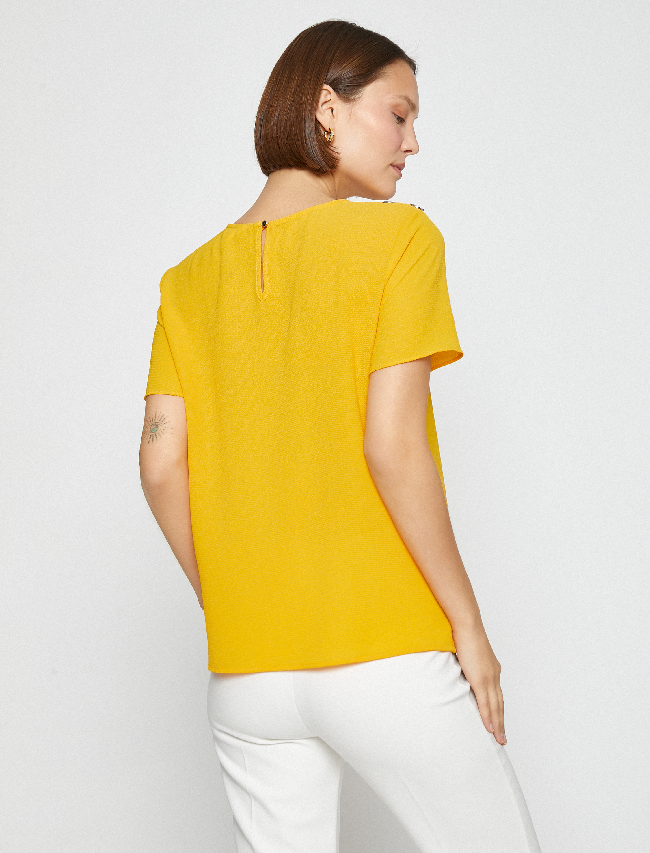   Omuz Detaylı Kısa Kollu Bluz