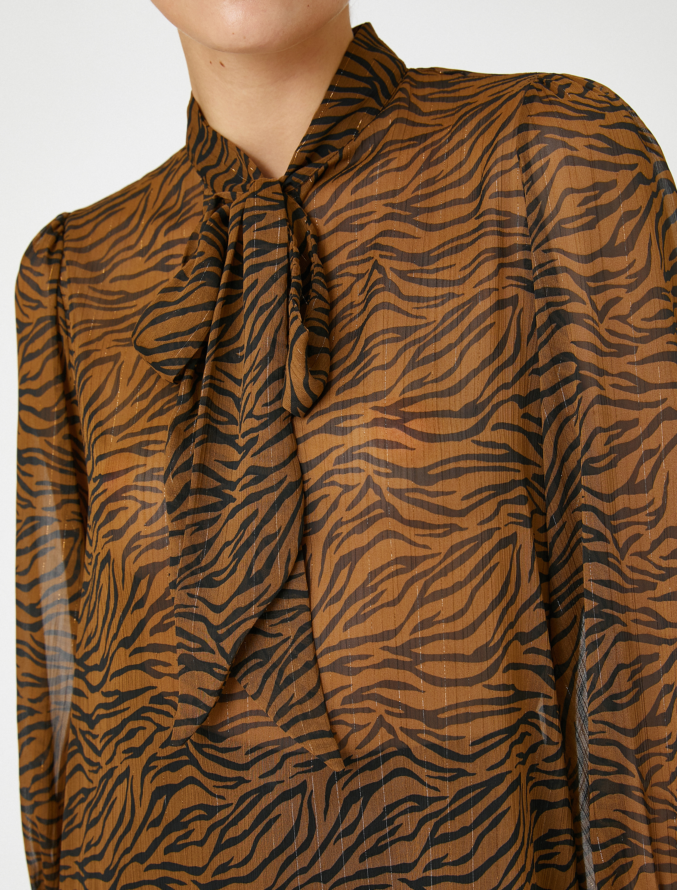   Zebra Desenli Şifon Bluz Şal Yaka