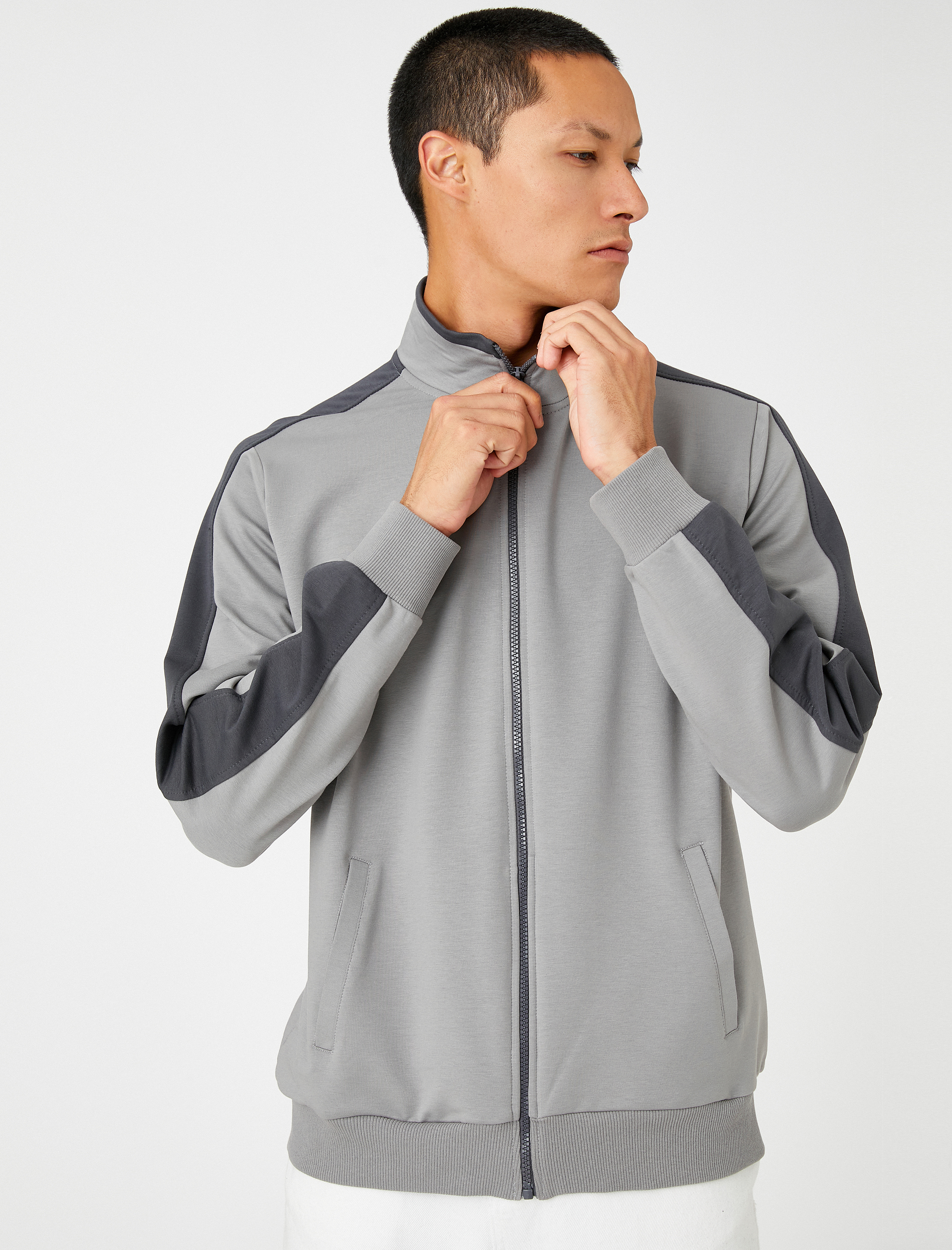   Dik Yaka Spor Sweatshirt Renk Bloklu Cep Detaylı Fermuarlı