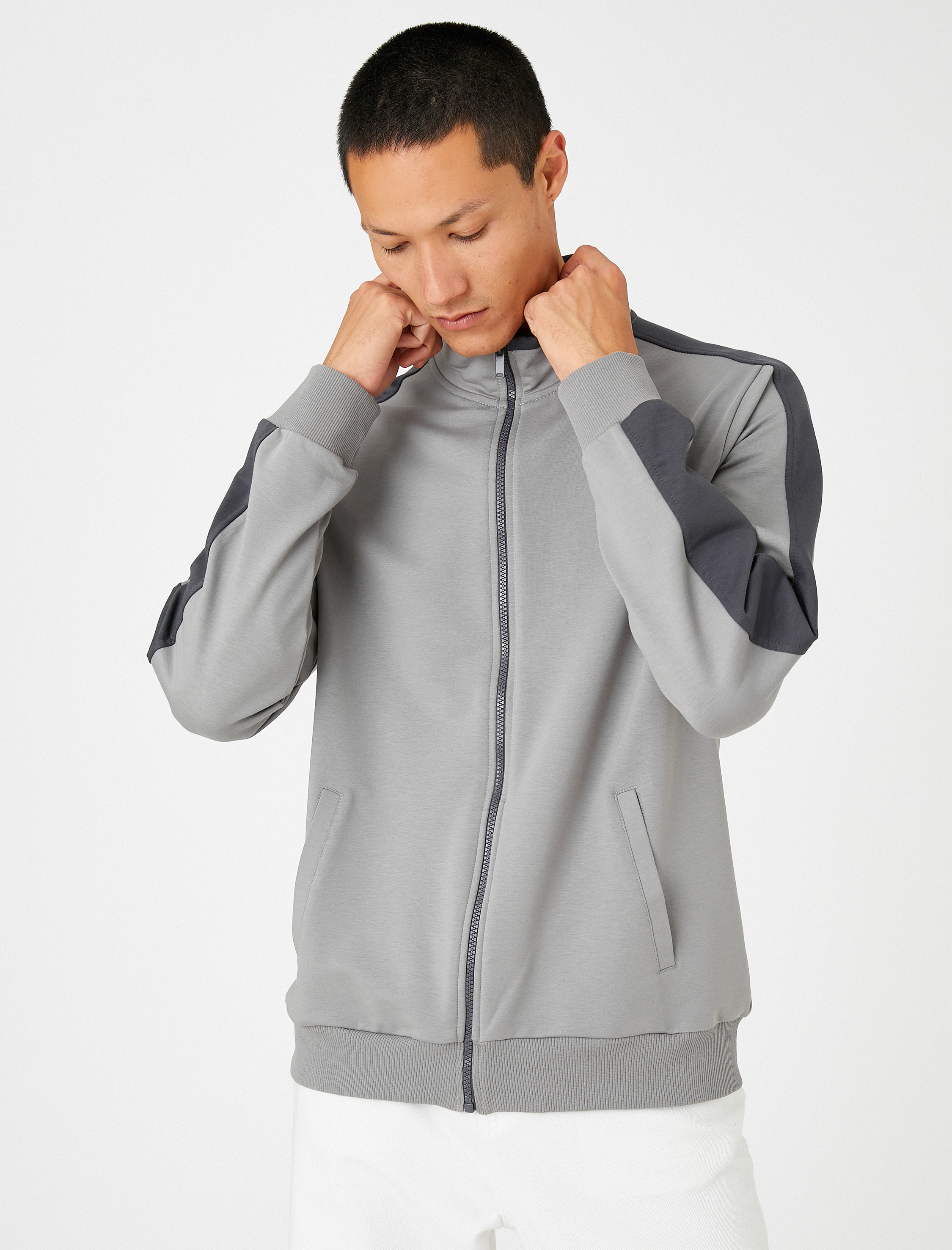   Dik Yaka Spor Sweatshirt Renk Bloklu Cep Detaylı Fermuarlı