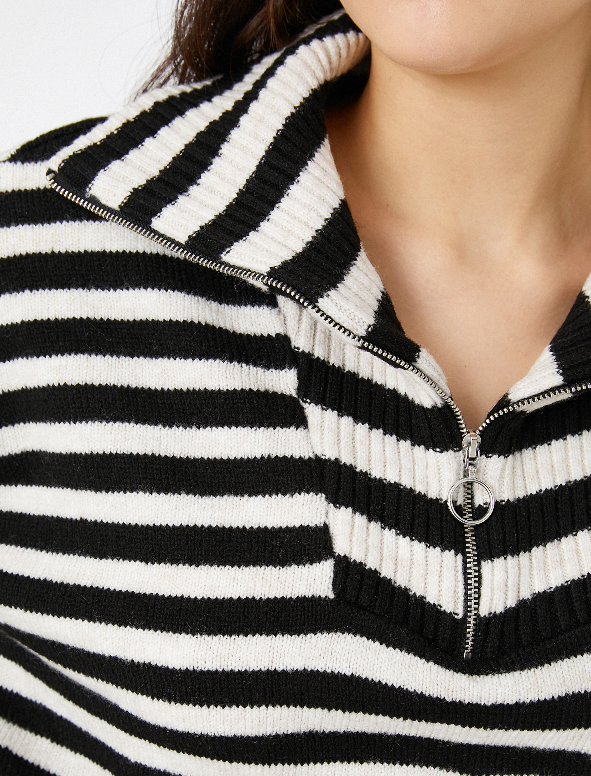   Dik Yaka Triko Kazak Fermuarlı