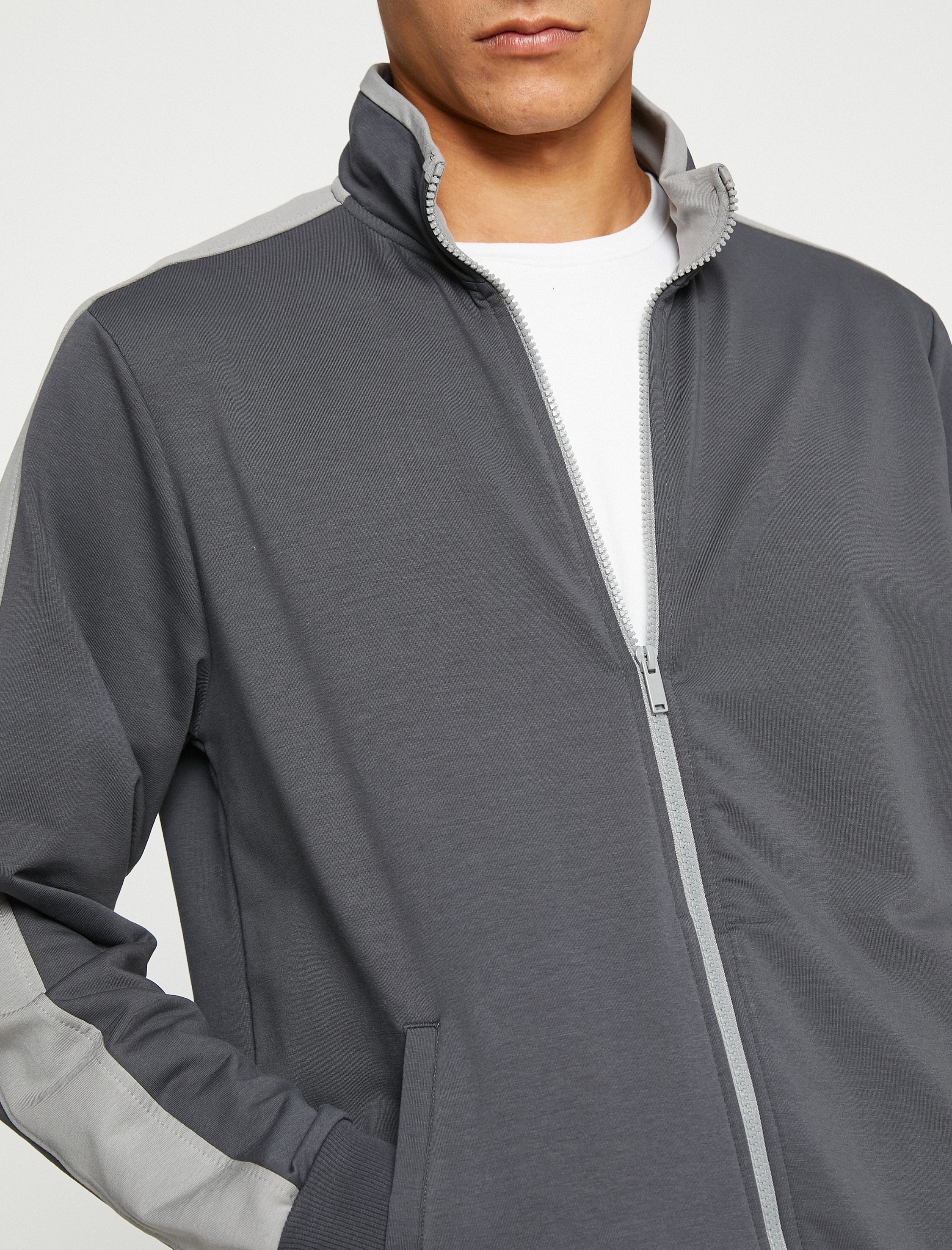   Dik Yaka Spor Sweatshirt Renk Bloklu Cep Detaylı Fermuarlı