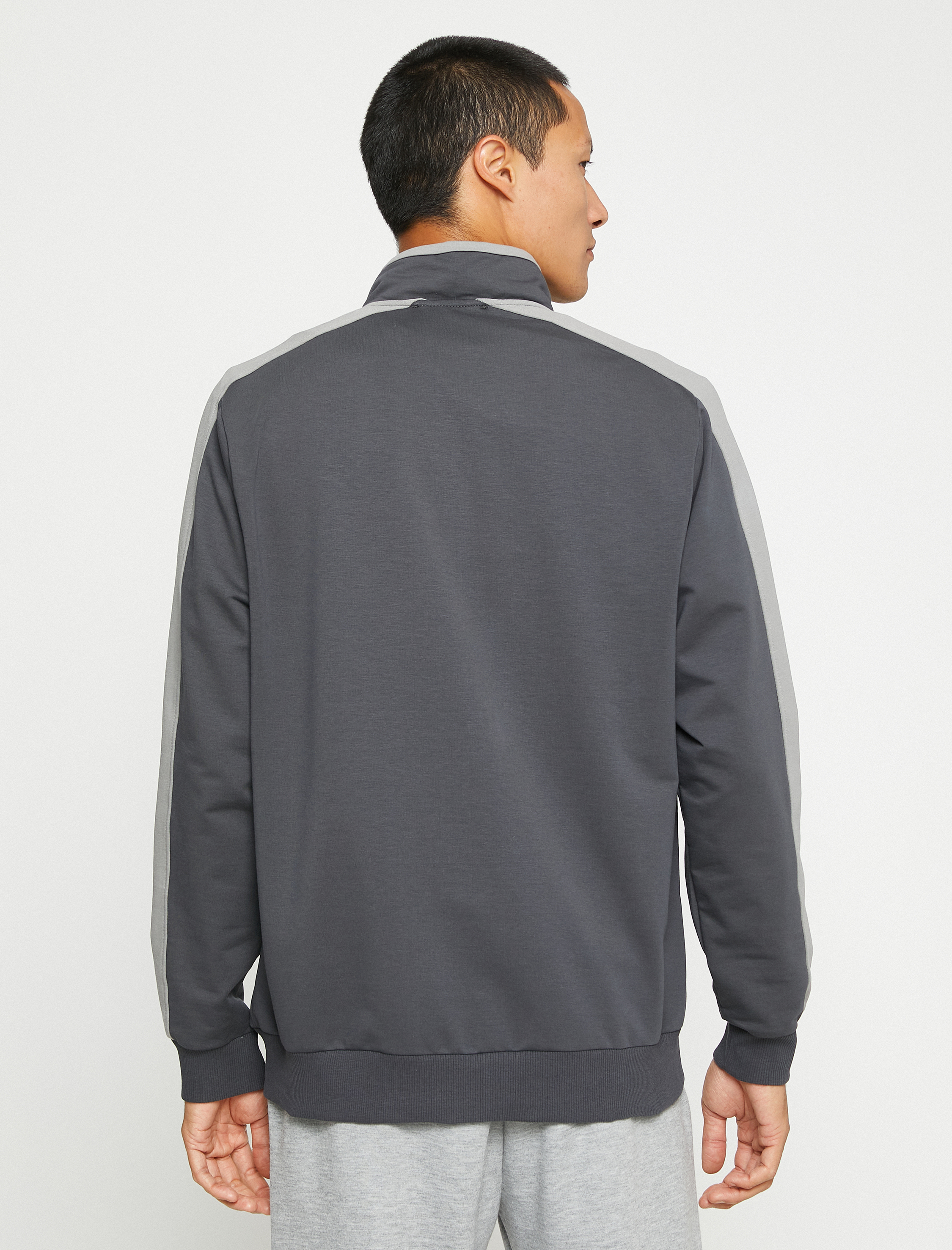   Dik Yaka Spor Sweatshirt Renk Bloklu Cep Detaylı Fermuarlı