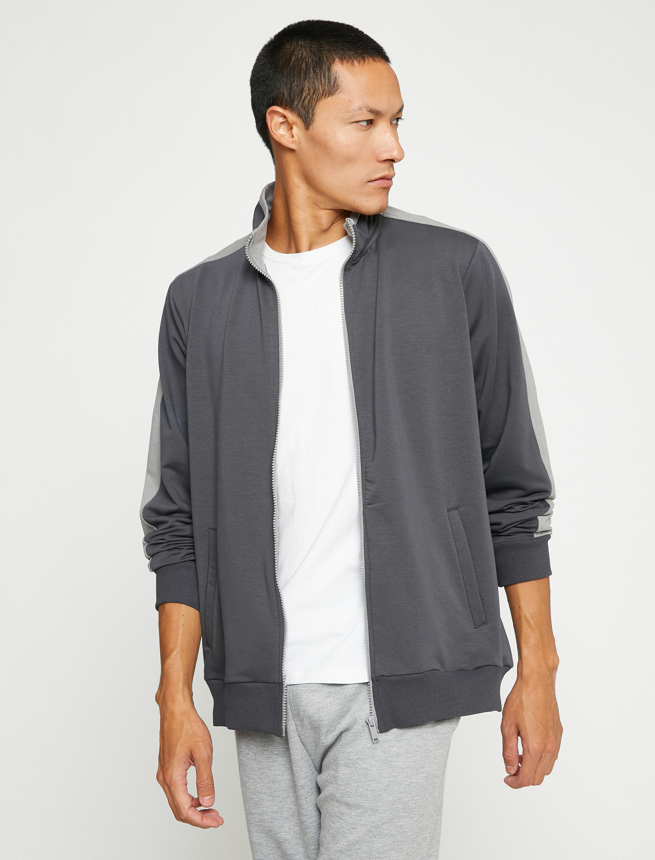   Dik Yaka Spor Sweatshirt Renk Bloklu Cep Detaylı Fermuarlı