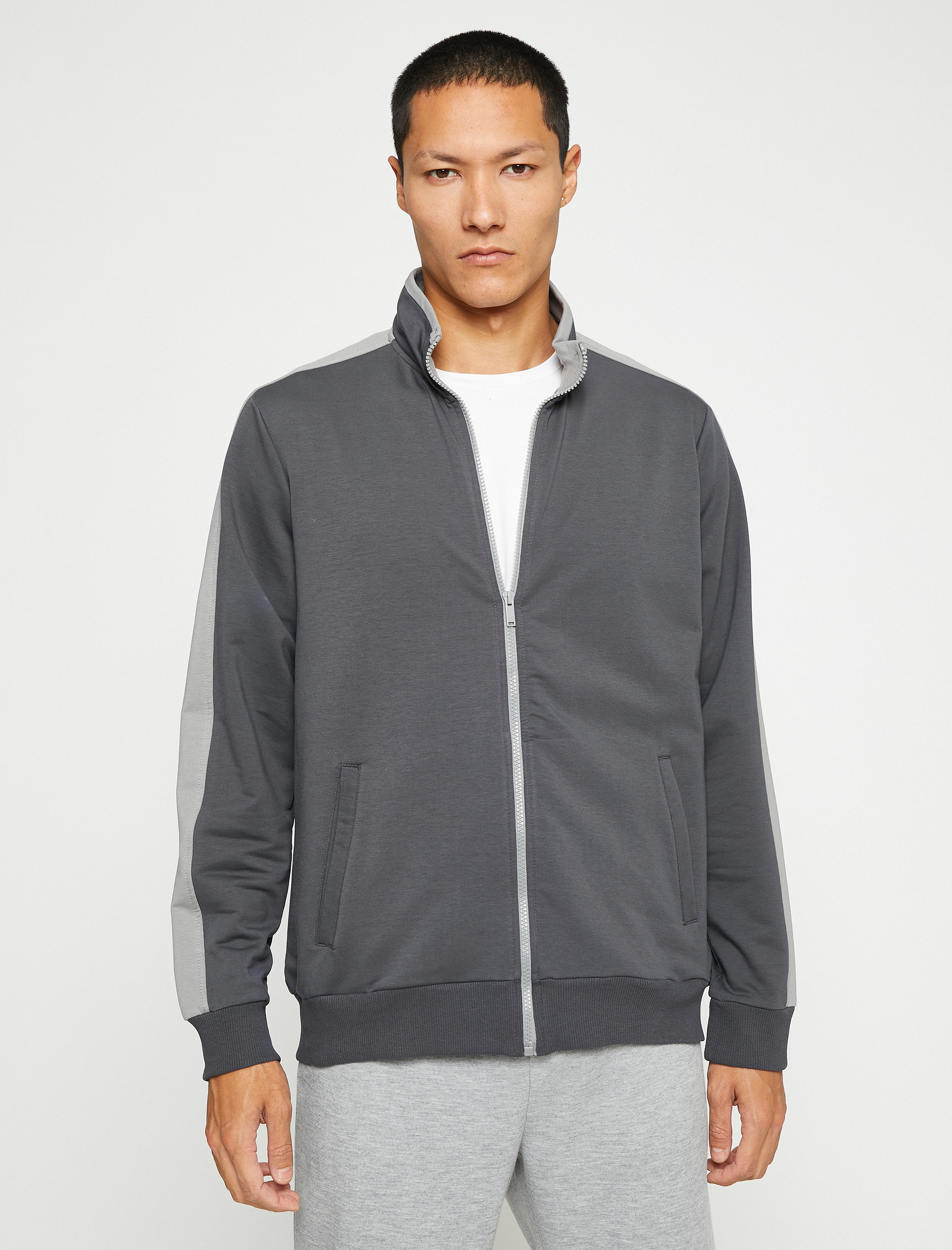   Dik Yaka Spor Sweatshirt Renk Bloklu Cep Detaylı Fermuarlı