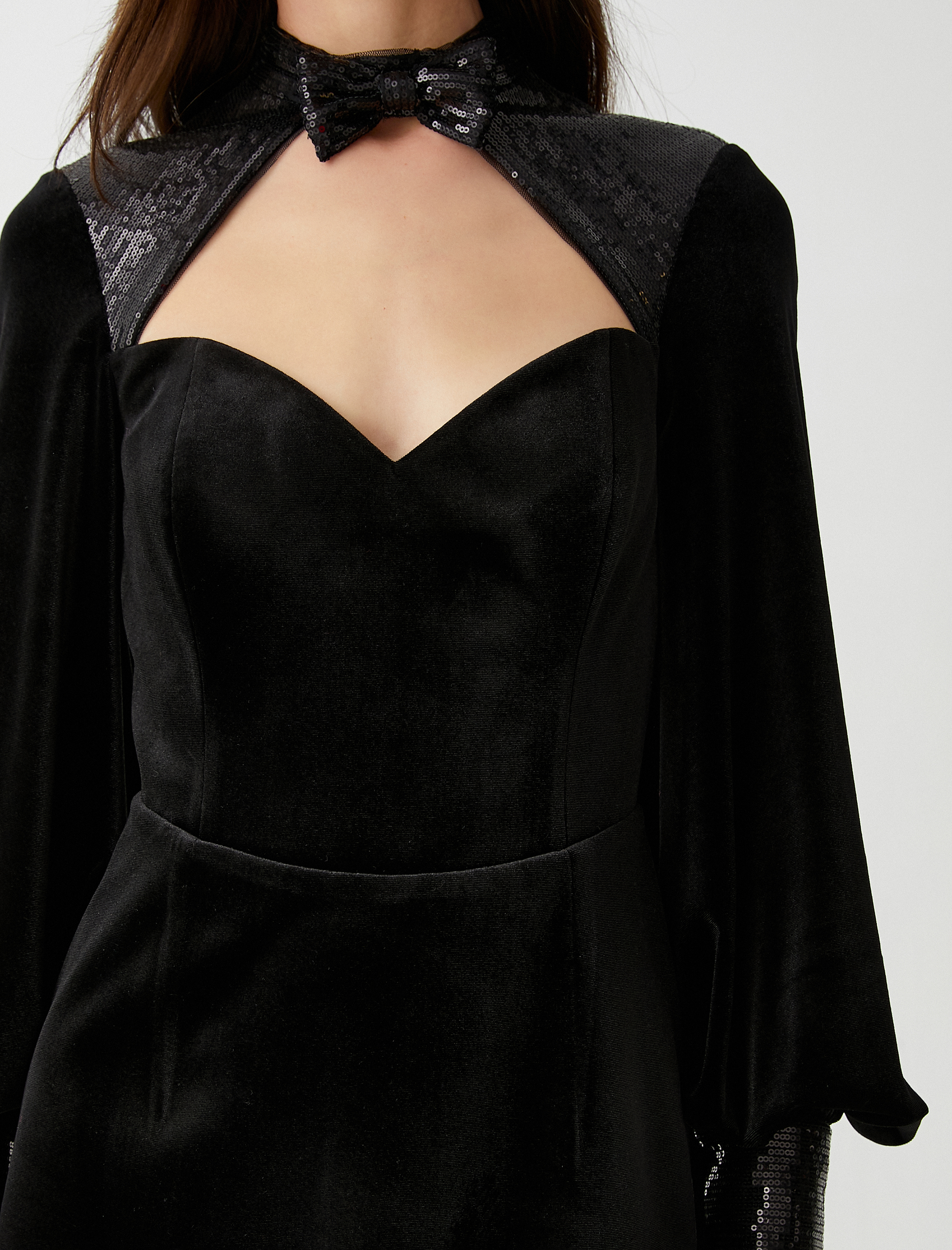   Rachel Araz X Koton - Pencere Detaylı Papyonlu Payetli Kadife Mini Abiye Elbise