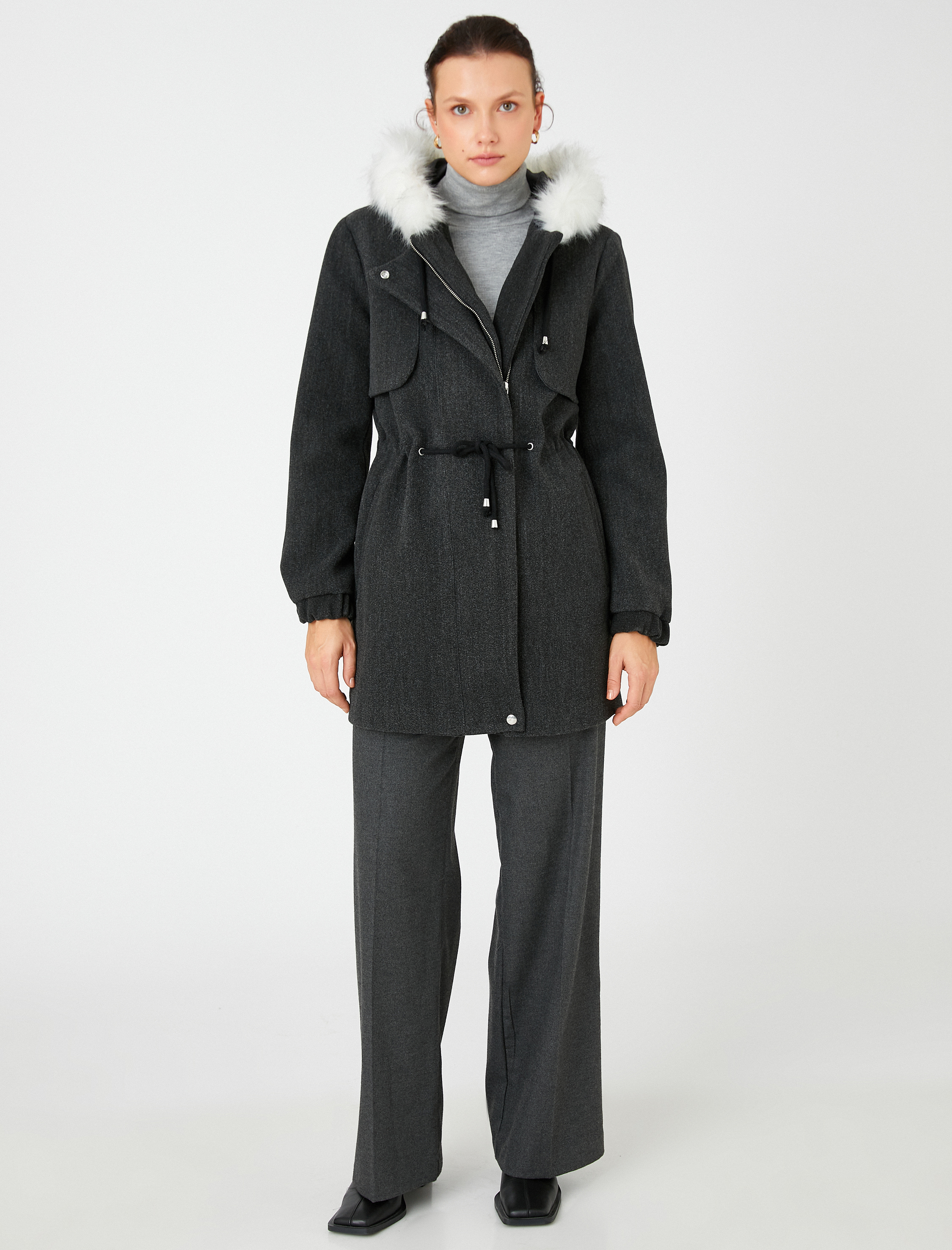   Peluş Detaylı Kaban Beli Bağlamalı