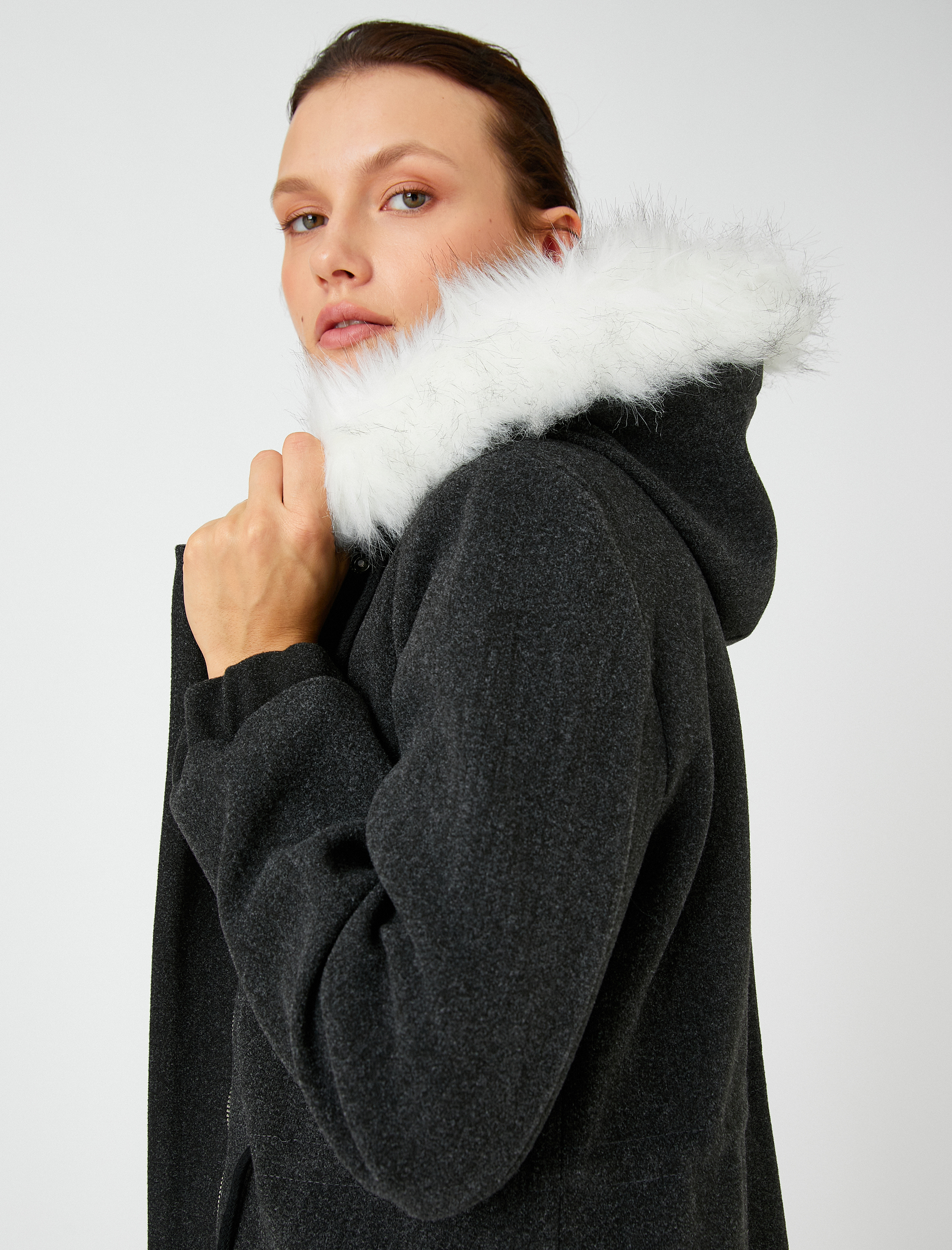   Peluş Detaylı Kaban Beli Bağlamalı