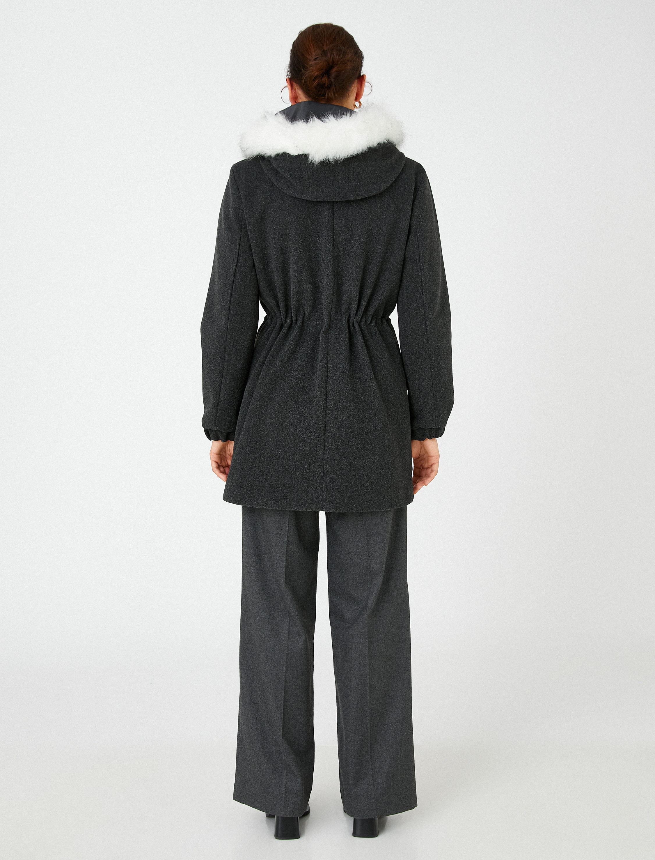   Peluş Detaylı Kaban Beli Bağlamalı