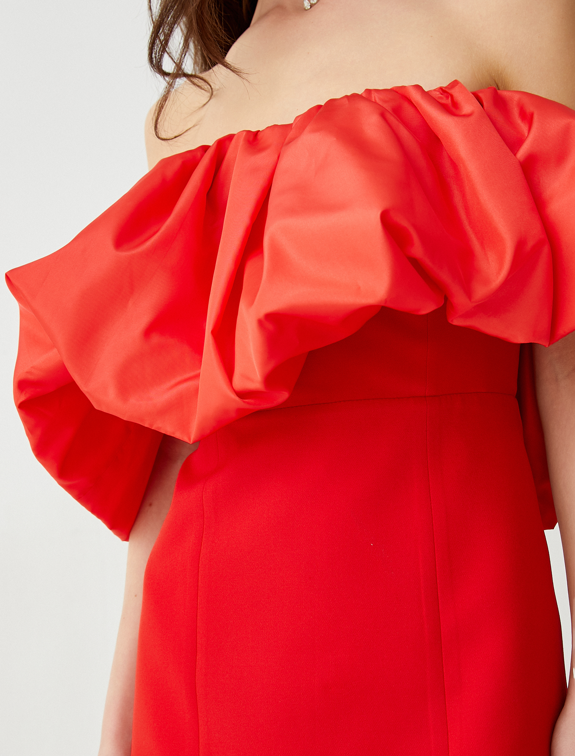   Omzu Açık Yırtmaçlı Mini Abiye Elbise