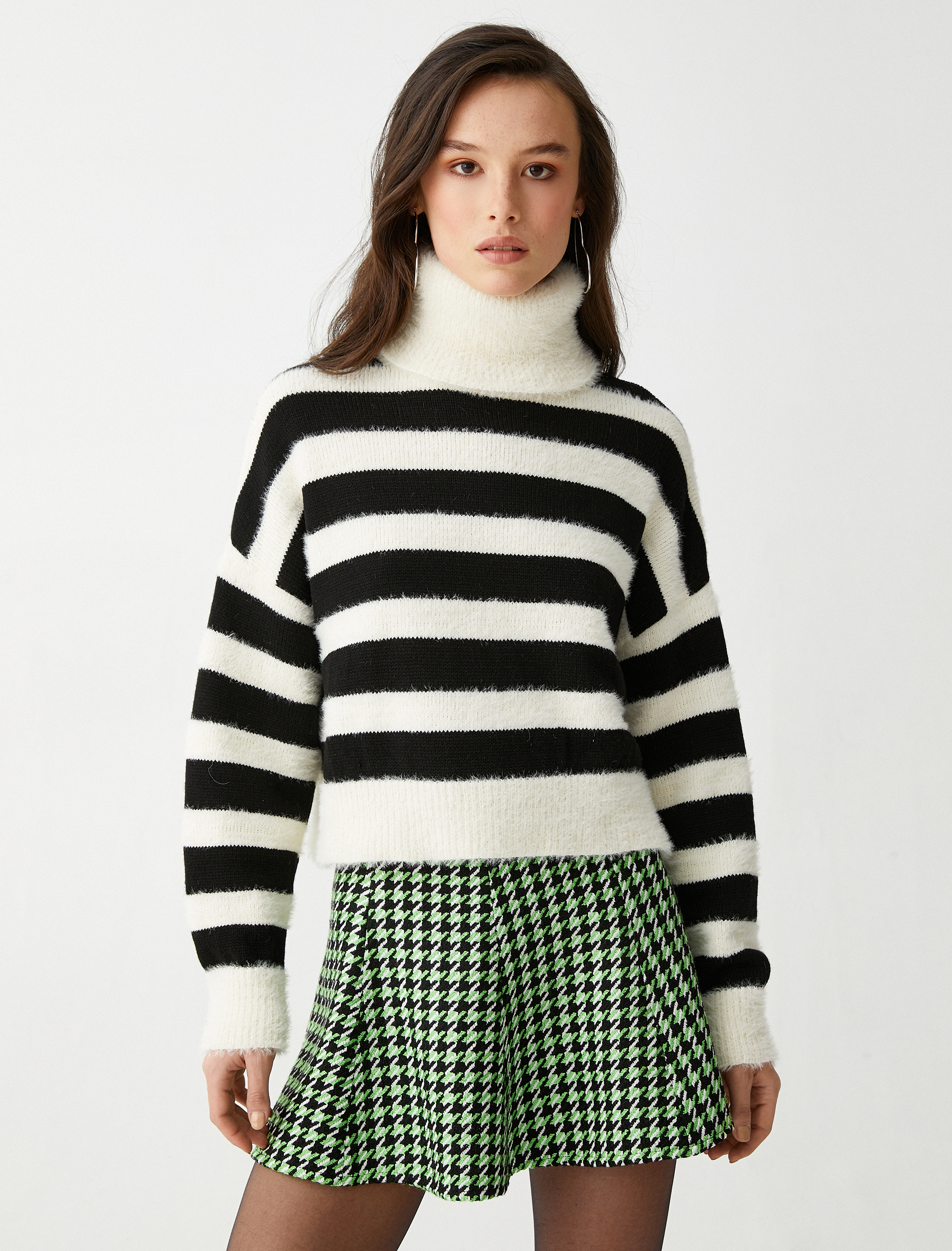   Yumuşak Dokulu Boğazlı Triko Kazak