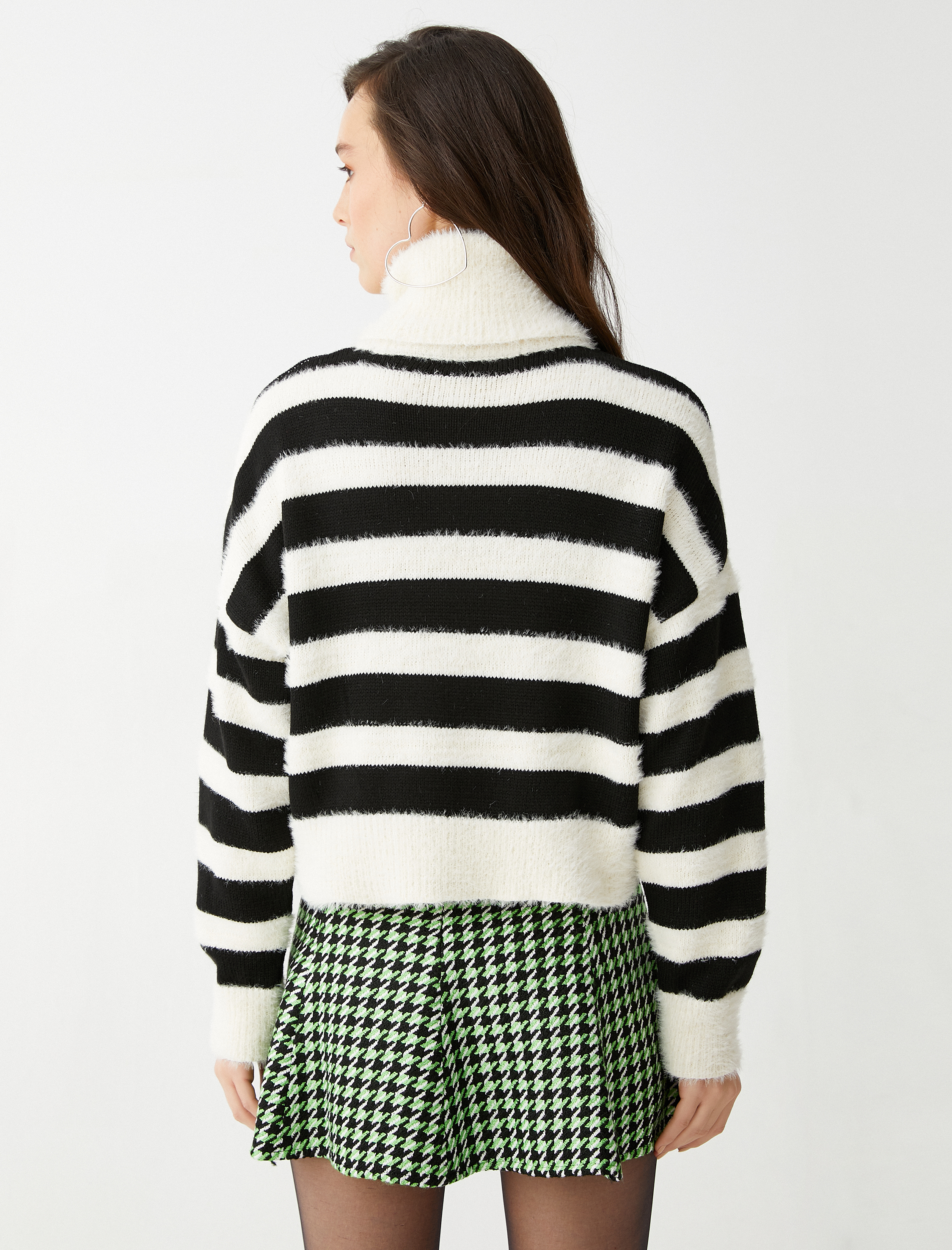   Yumuşak Dokulu Boğazlı Triko Kazak