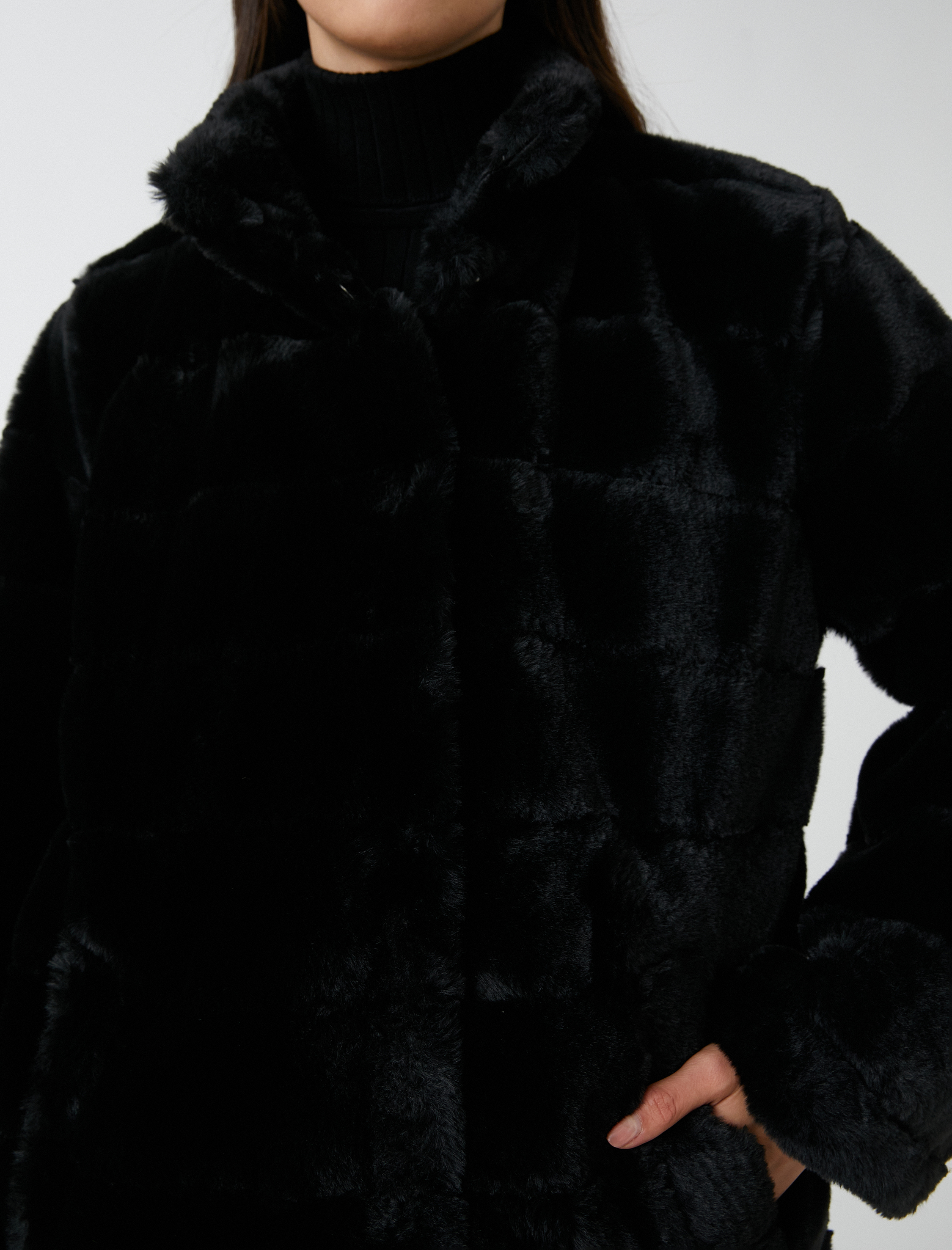   Kısa Peluş Mont Cepli Çıtçıtlı