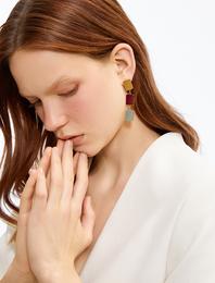 Renkli Taşlı Sallantılı Metal Küpe