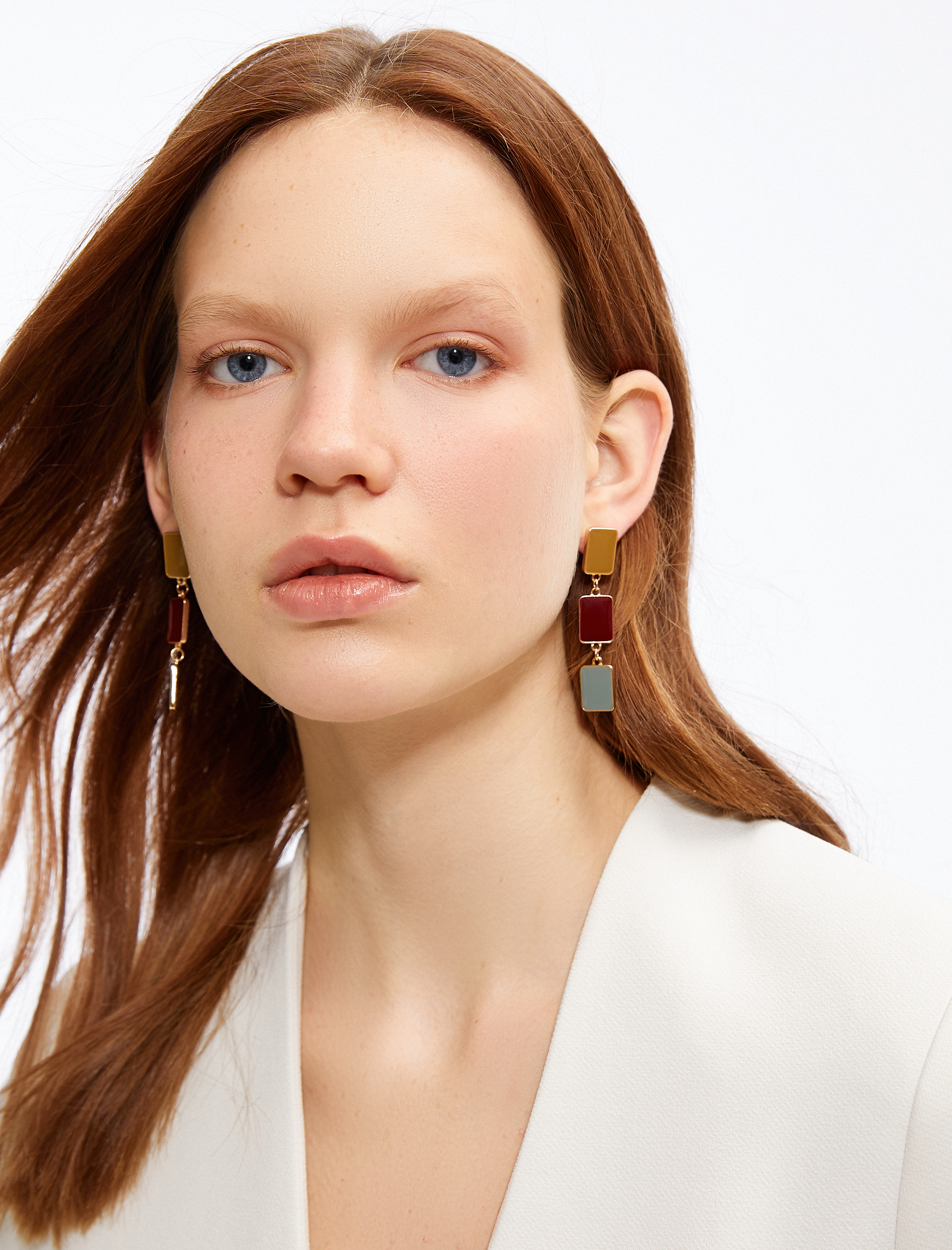  Kadın Renkli Taşlı Sallantılı Metal Küpe