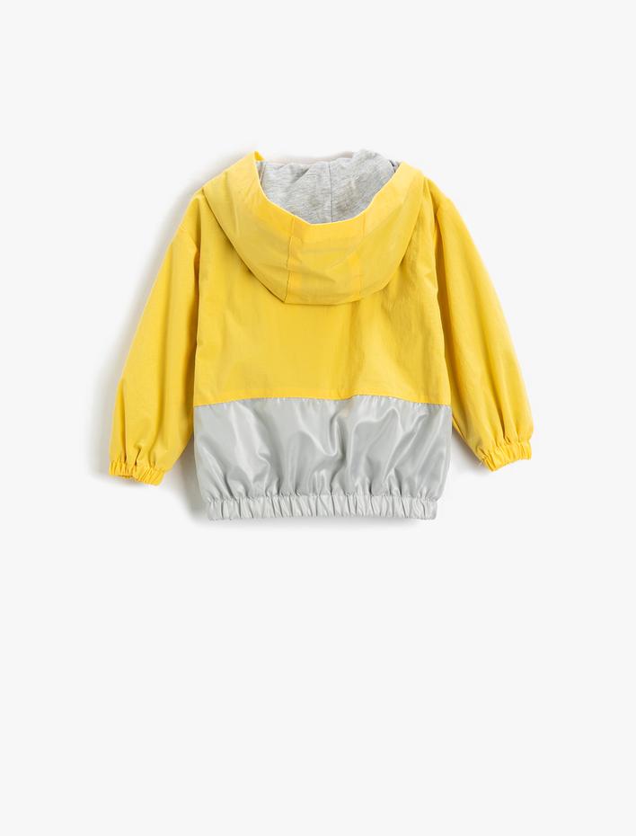 Erkek Bebek Basic Kapüşonlu Yağmurluk Cepli Fermuarlı İçi Penye Astarlı Renk Bloklu