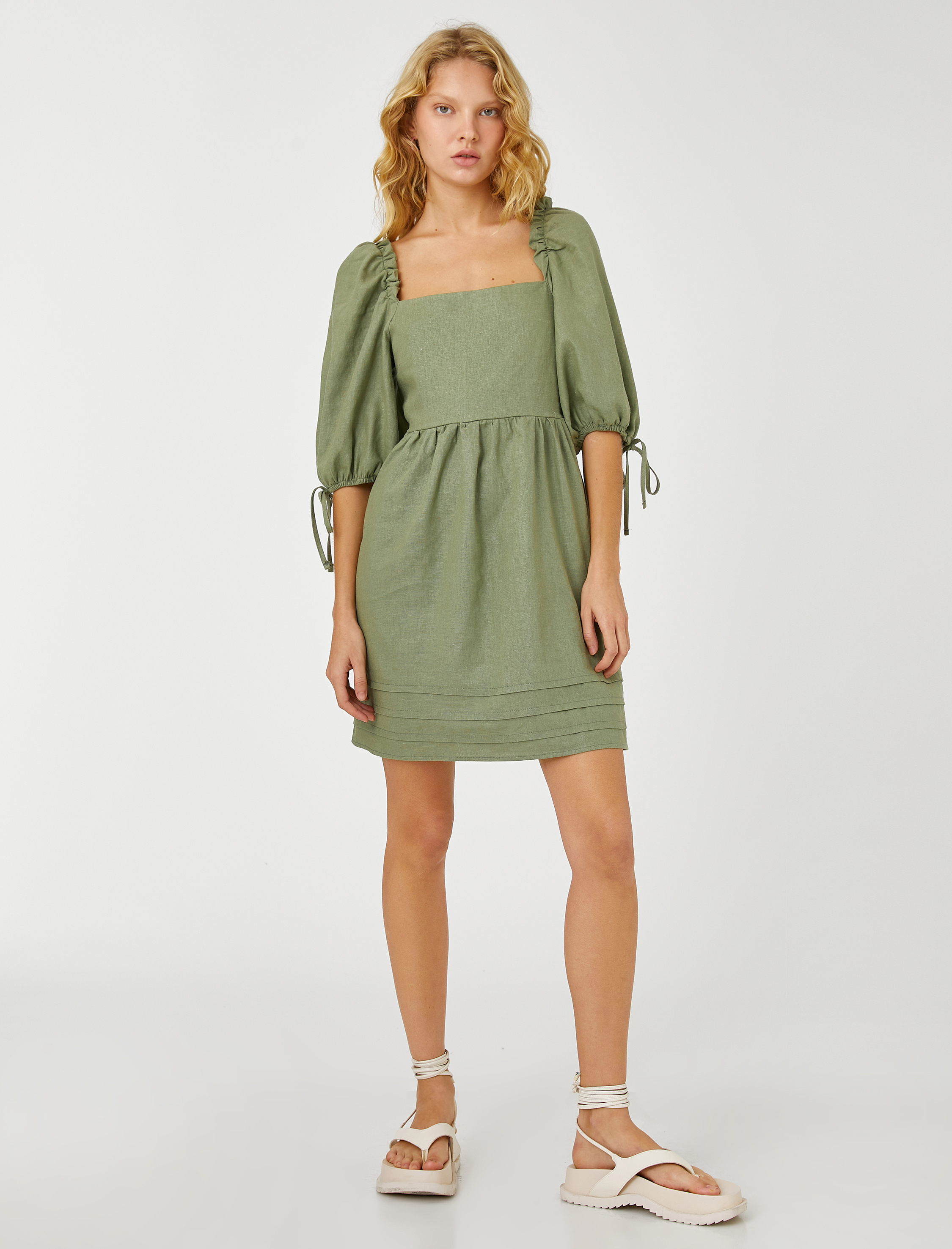   Mini Keten Elbise Balon Kollu Kare Yaka Sırt Detaylı