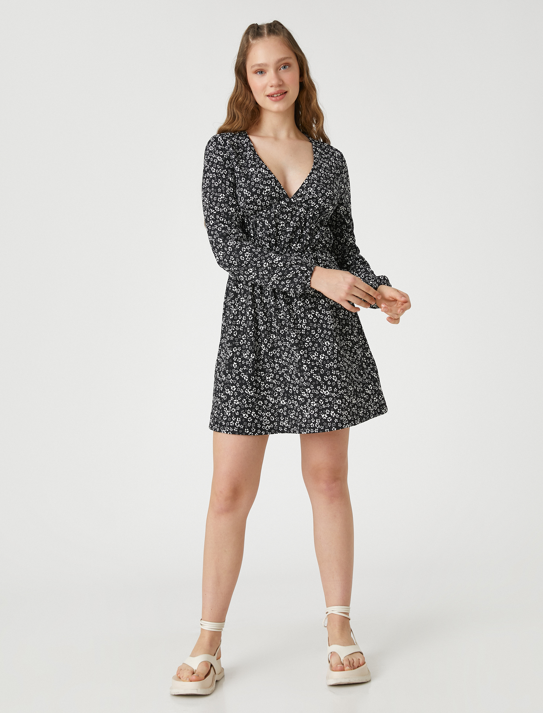   Çiçekli Mini Elbise Uzun Kollu V Yaka