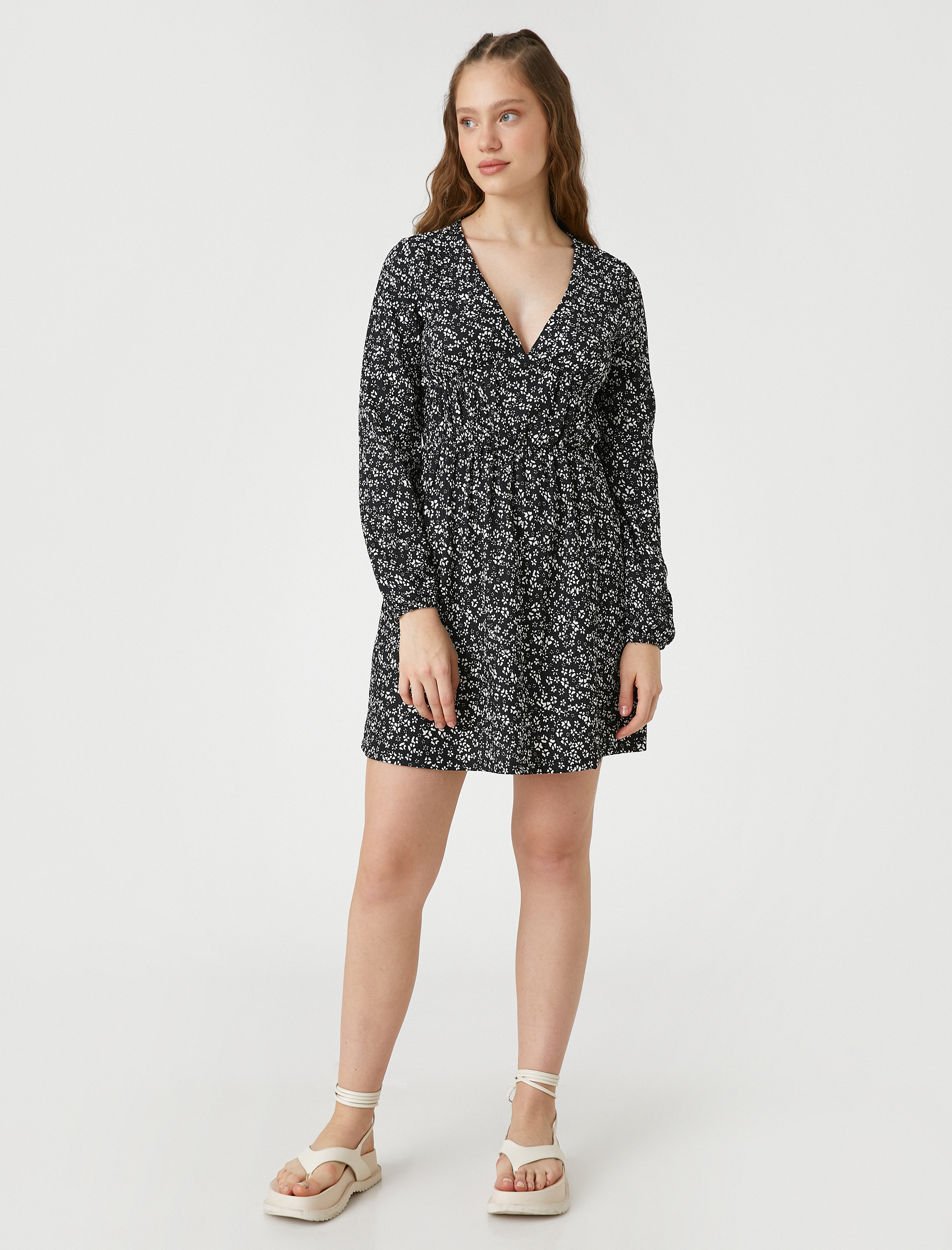   Çiçekli Mini Elbise Uzun Kollu V Yaka