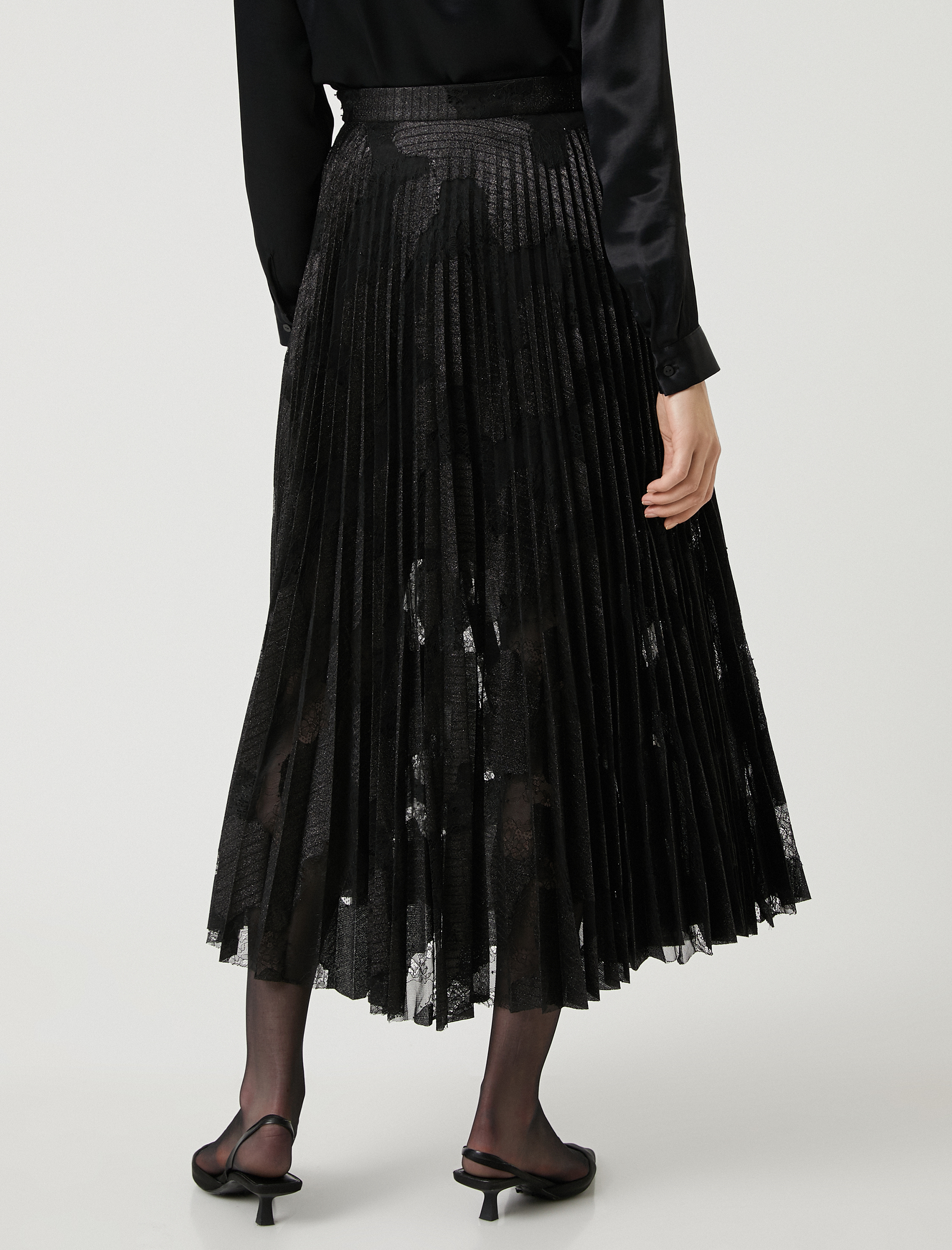   Melis Ağazat X Koton - Jakarlı Pileli Midi Boy Etek