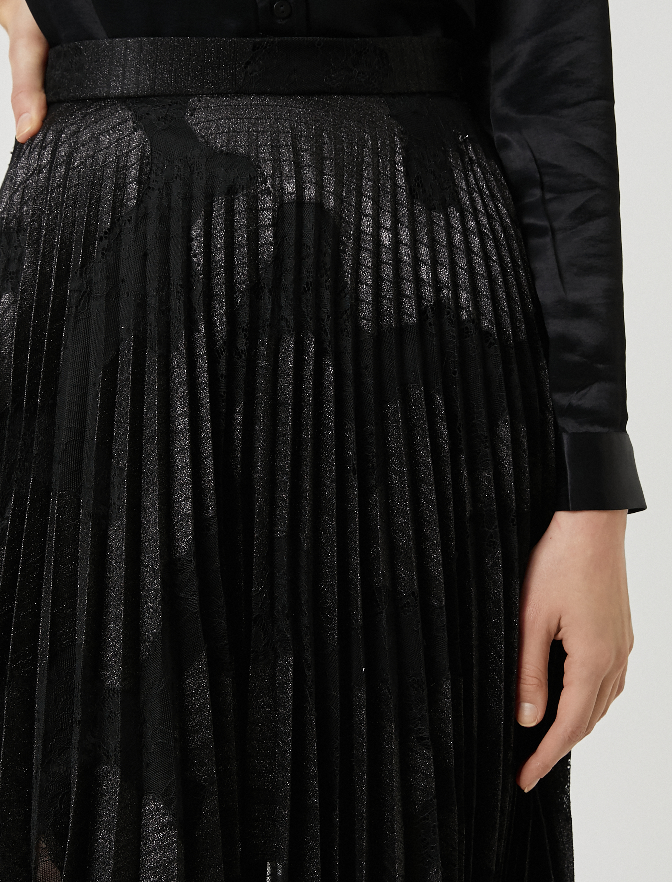   Melis Ağazat X Koton - Jakarlı Pileli Midi Boy Etek