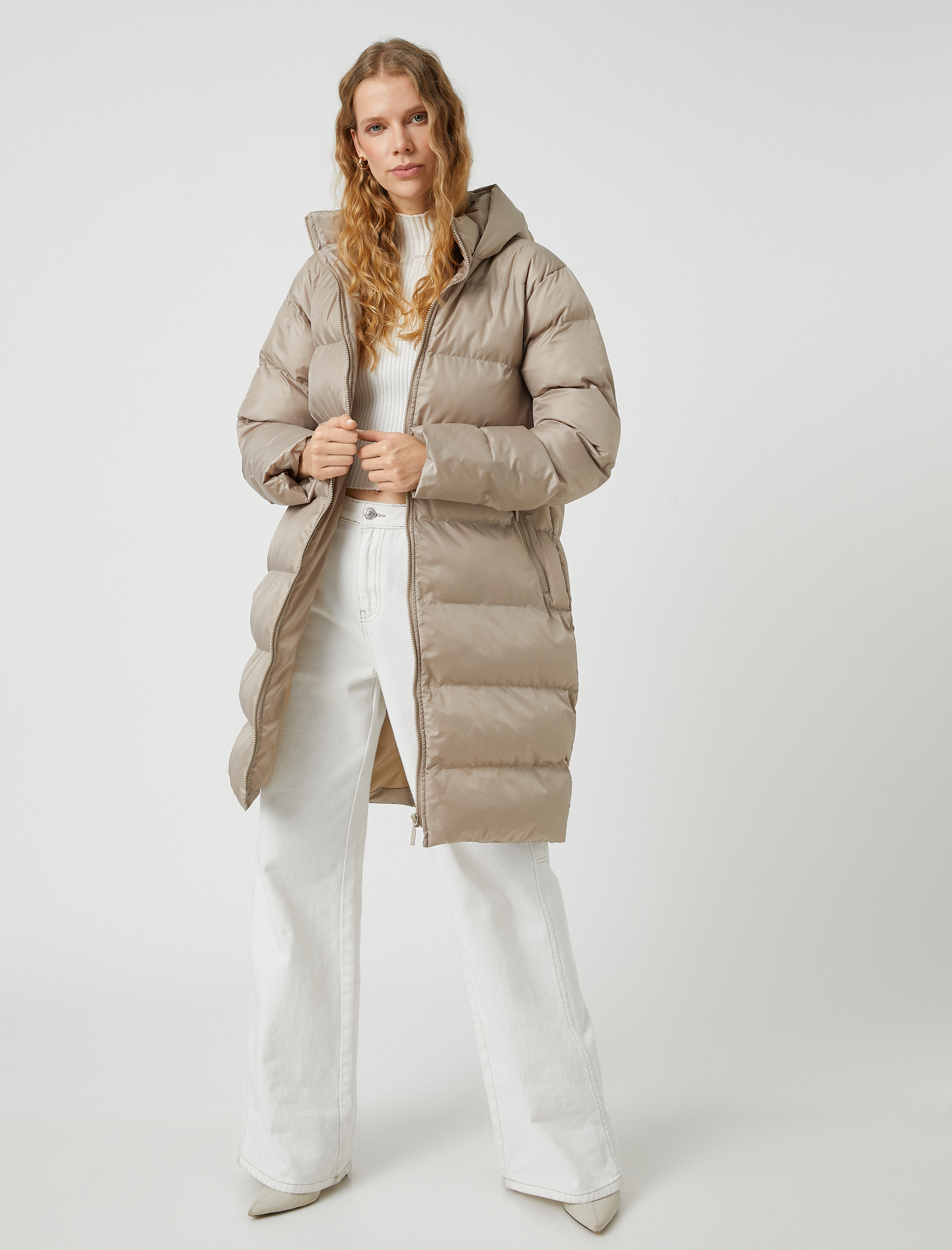   Kapüşonlu Midi Şişme Mont Fermuarlı Cepli