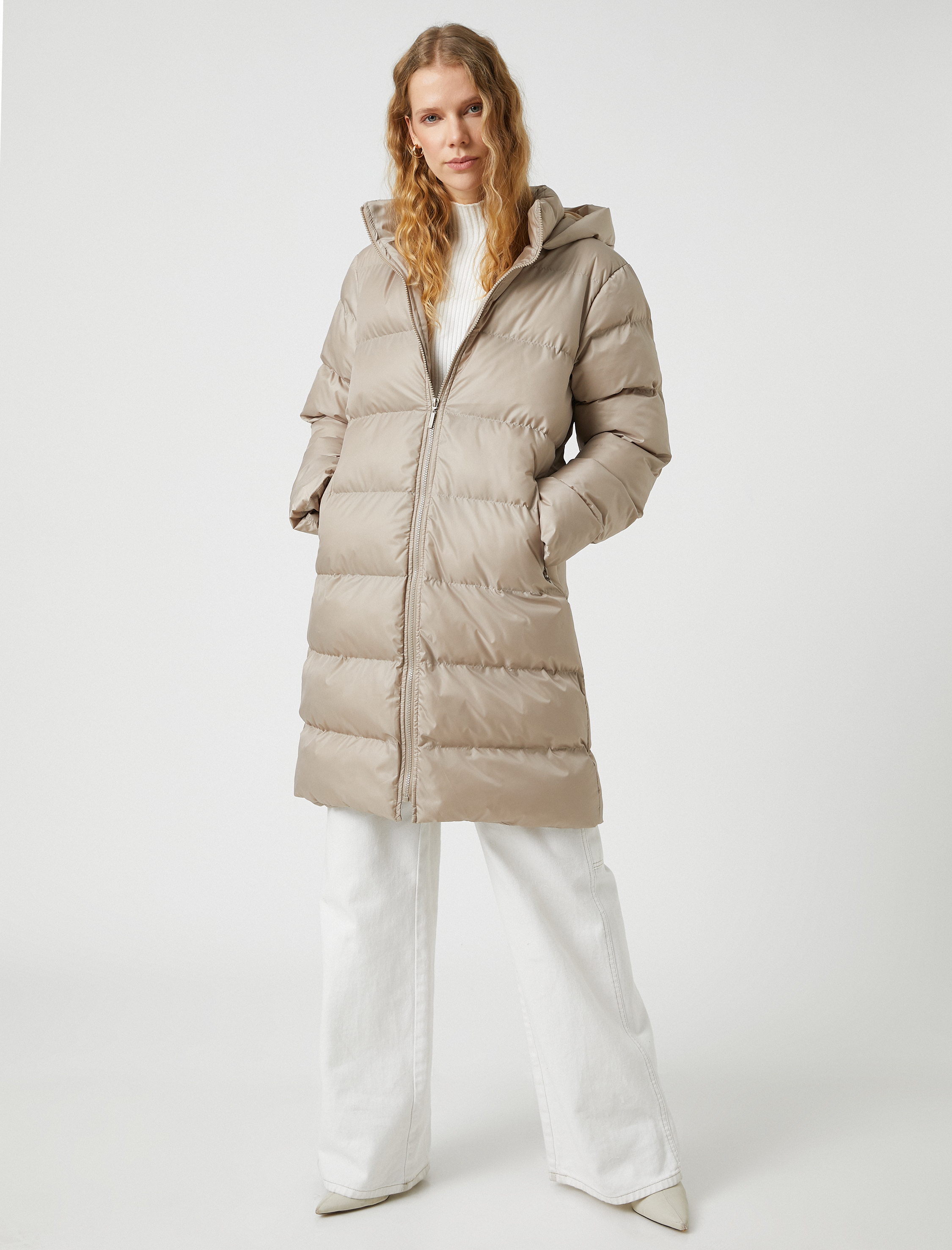   Kapüşonlu Midi Şişme Mont Fermuarlı Cepli