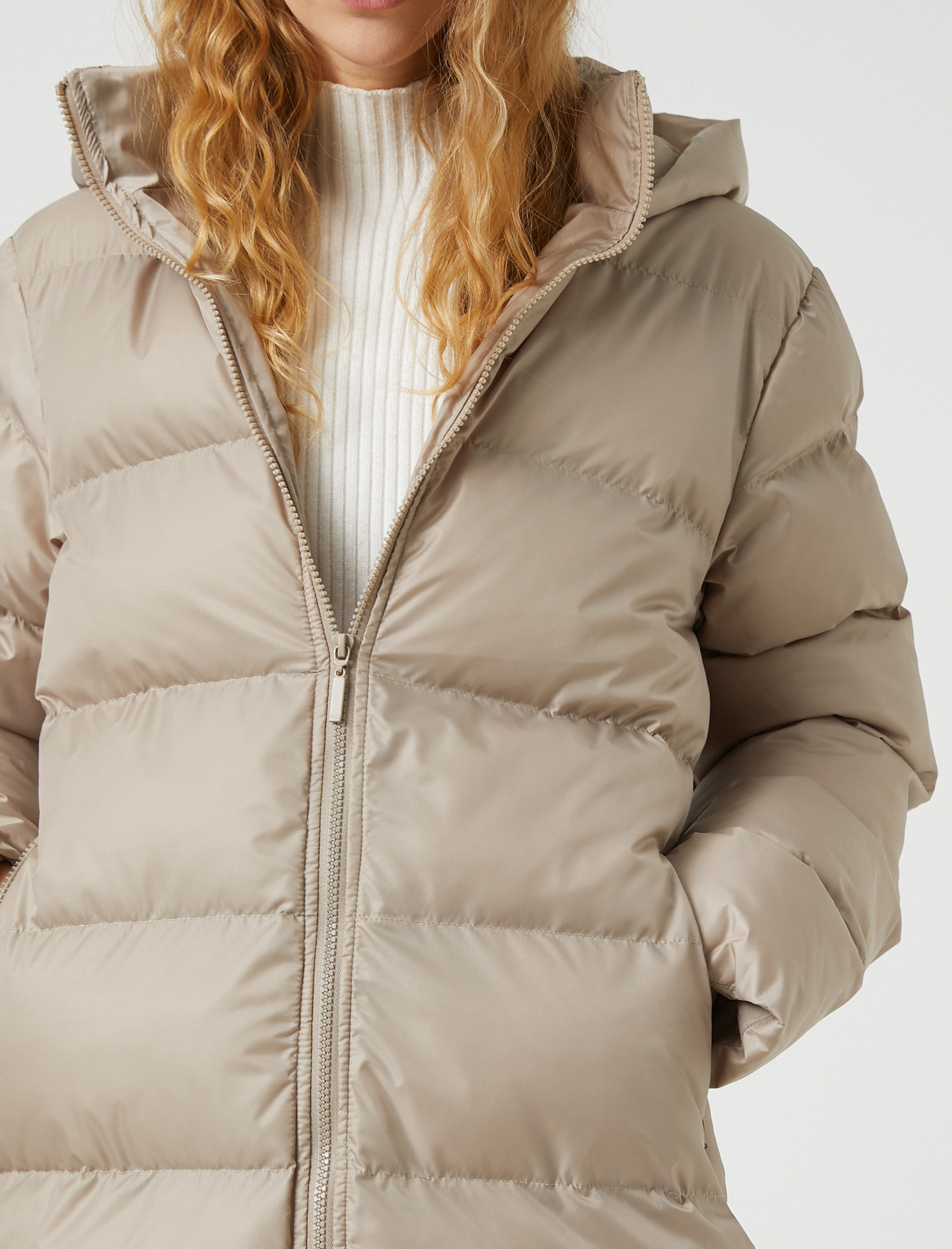   Kapüşonlu Midi Şişme Mont Fermuarlı Cepli