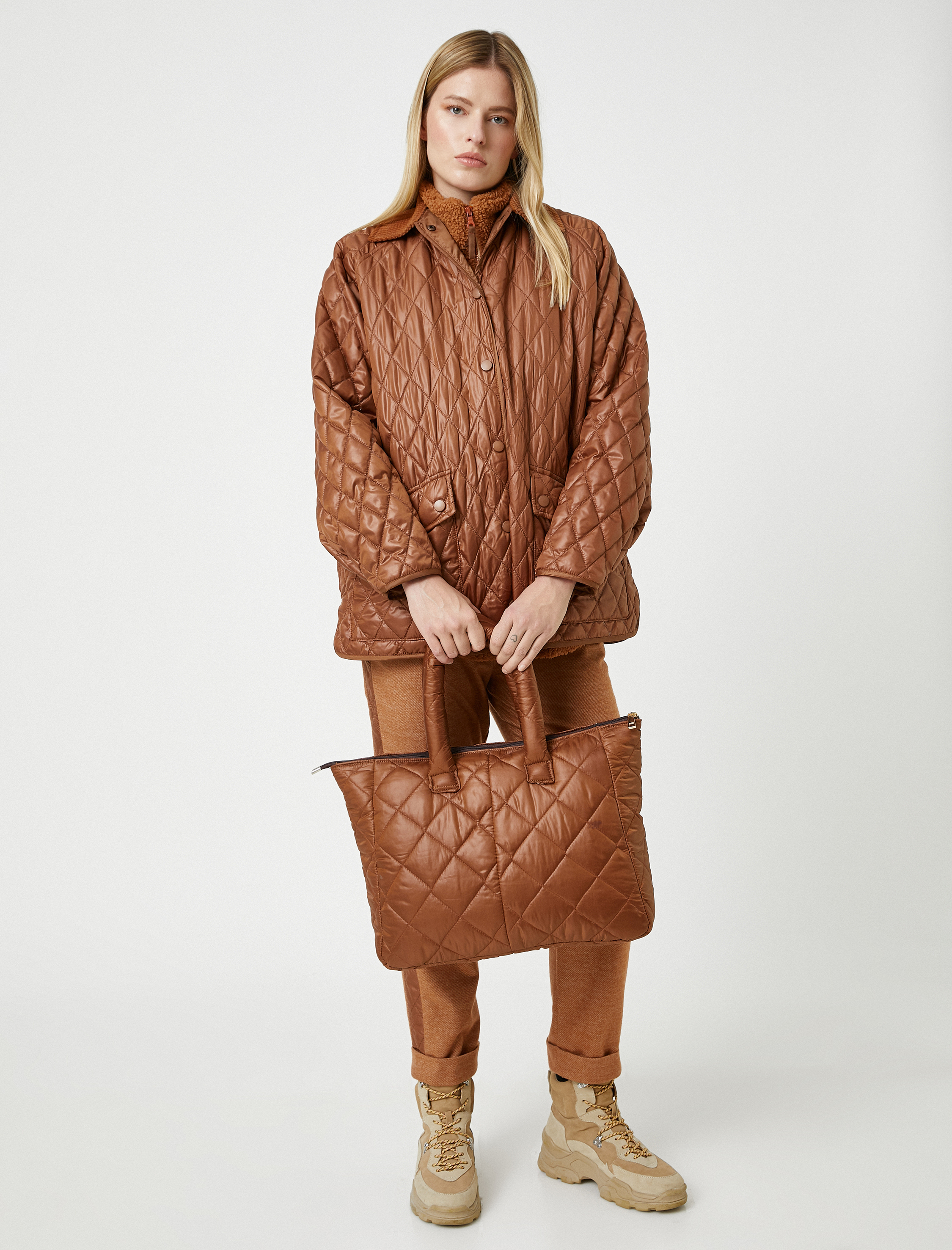  Kadın Fermuarlı Kapitone Büyük Omuz Çantası - Koton X Şahika Ercümen