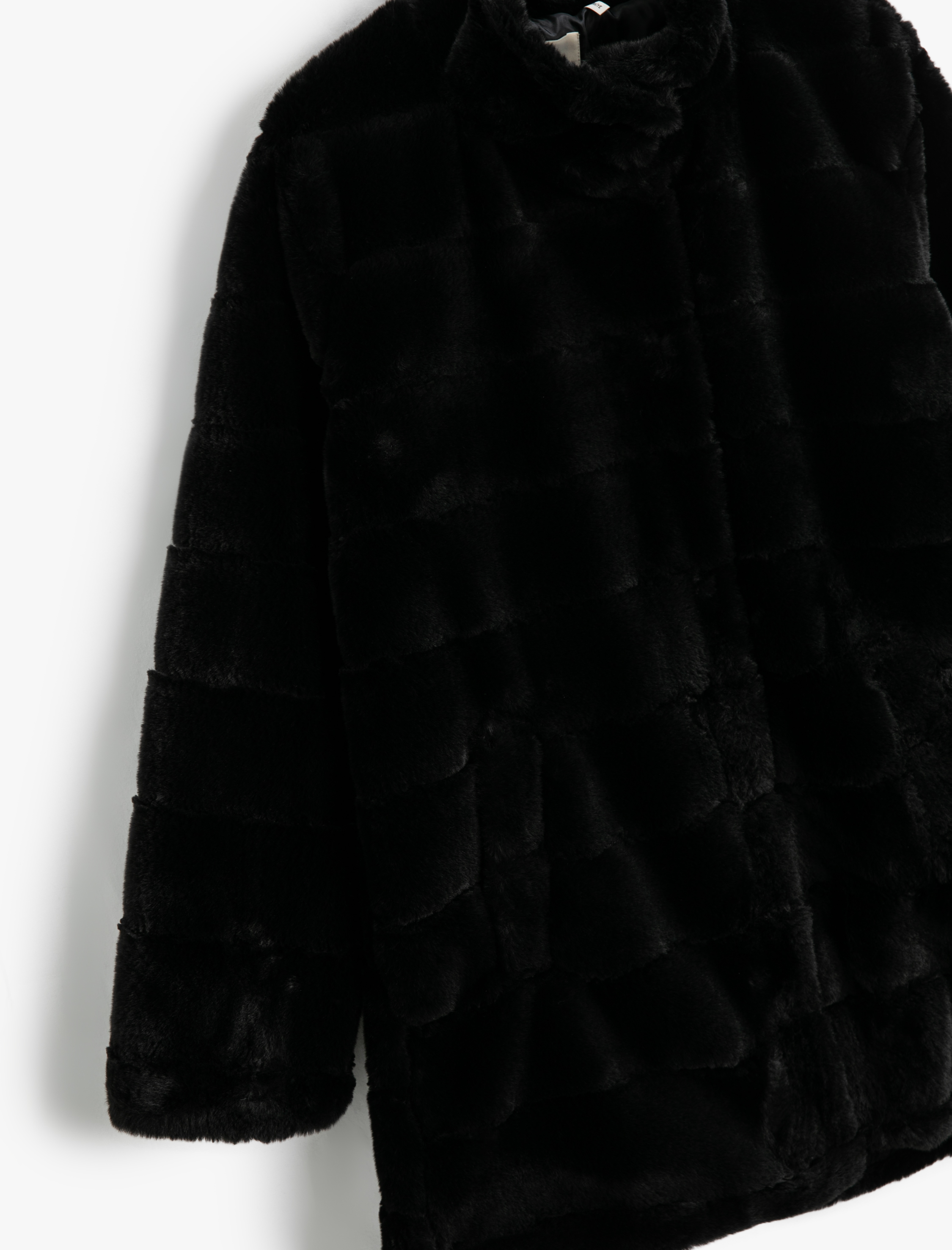   Kısa Peluş Mont Cepli Çıtçıtlı