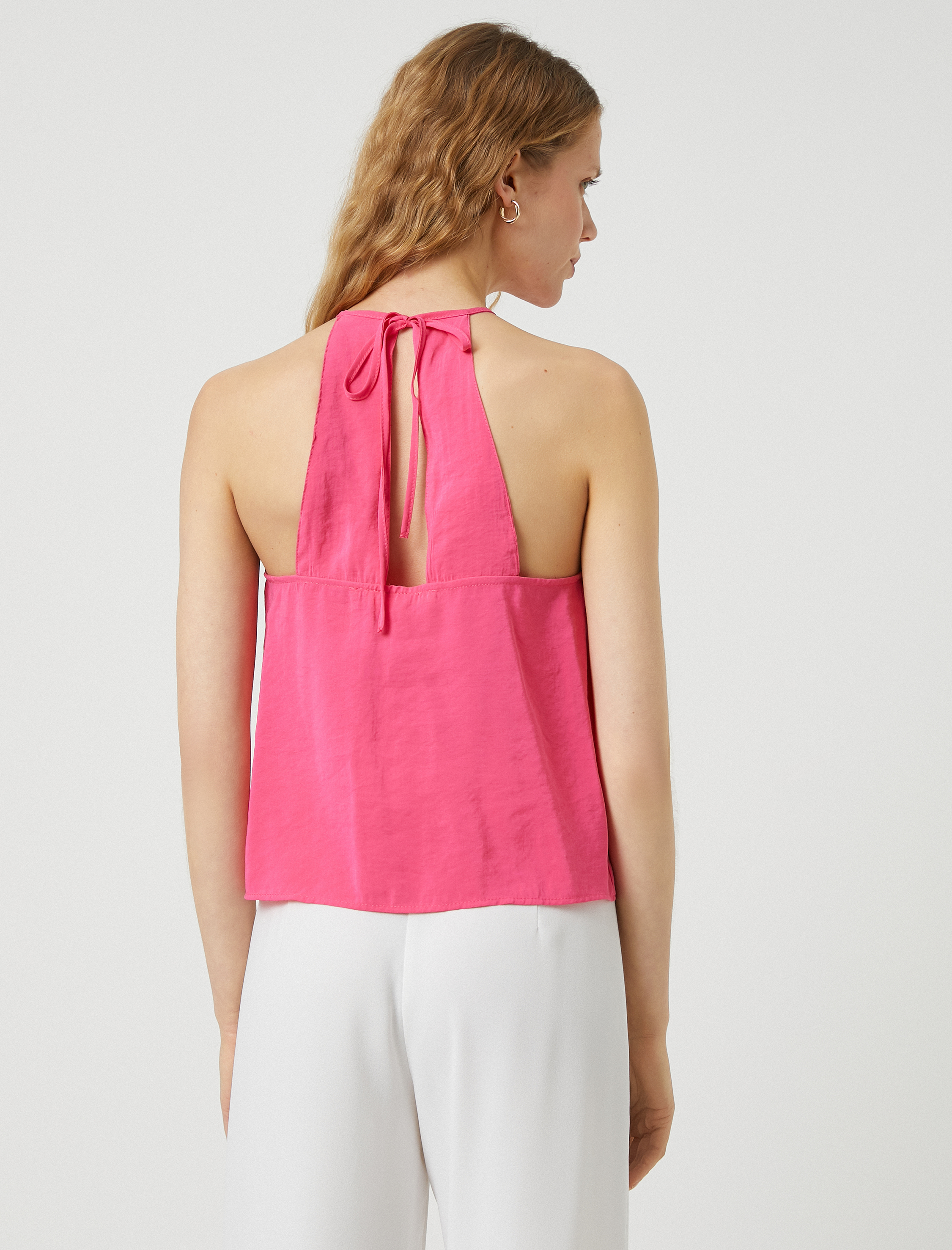   Halter Yaka Atlet Bağlama Detaylı