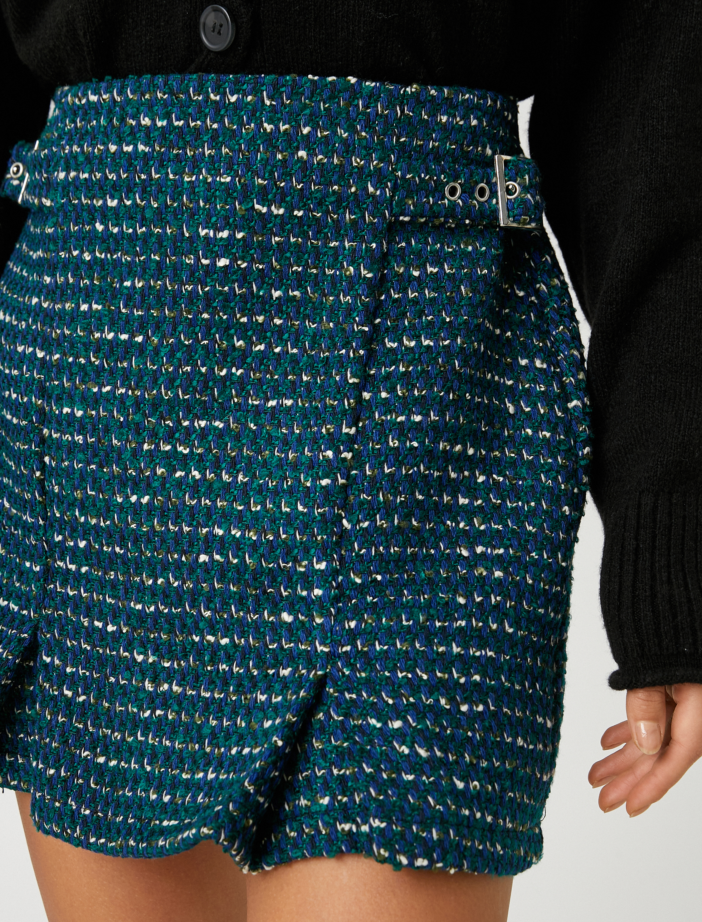   Tüvit Şort Etek Mini Piliseli Yanları Toka Detaylı Desenli