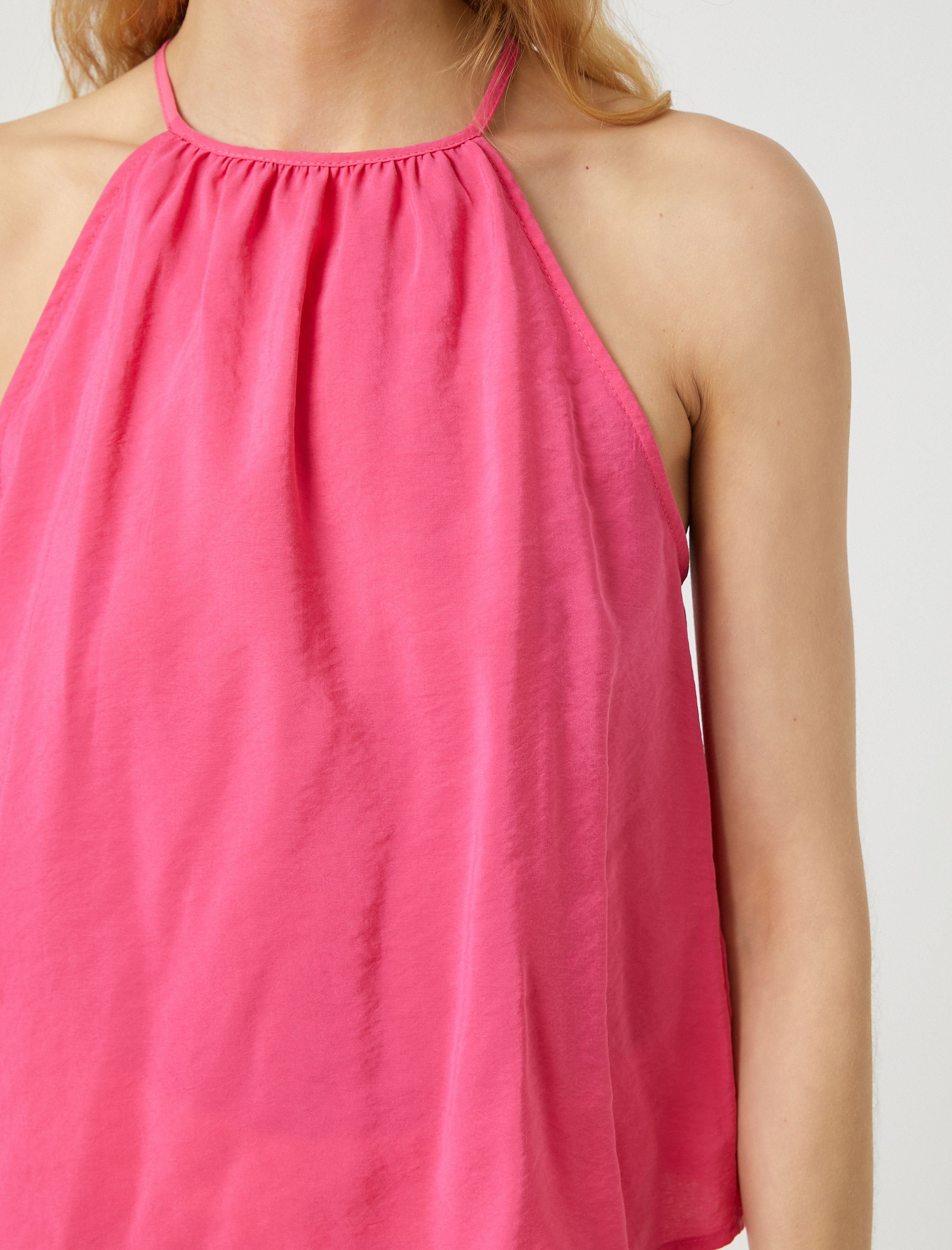   Halter Yaka Atlet Bağlama Detaylı