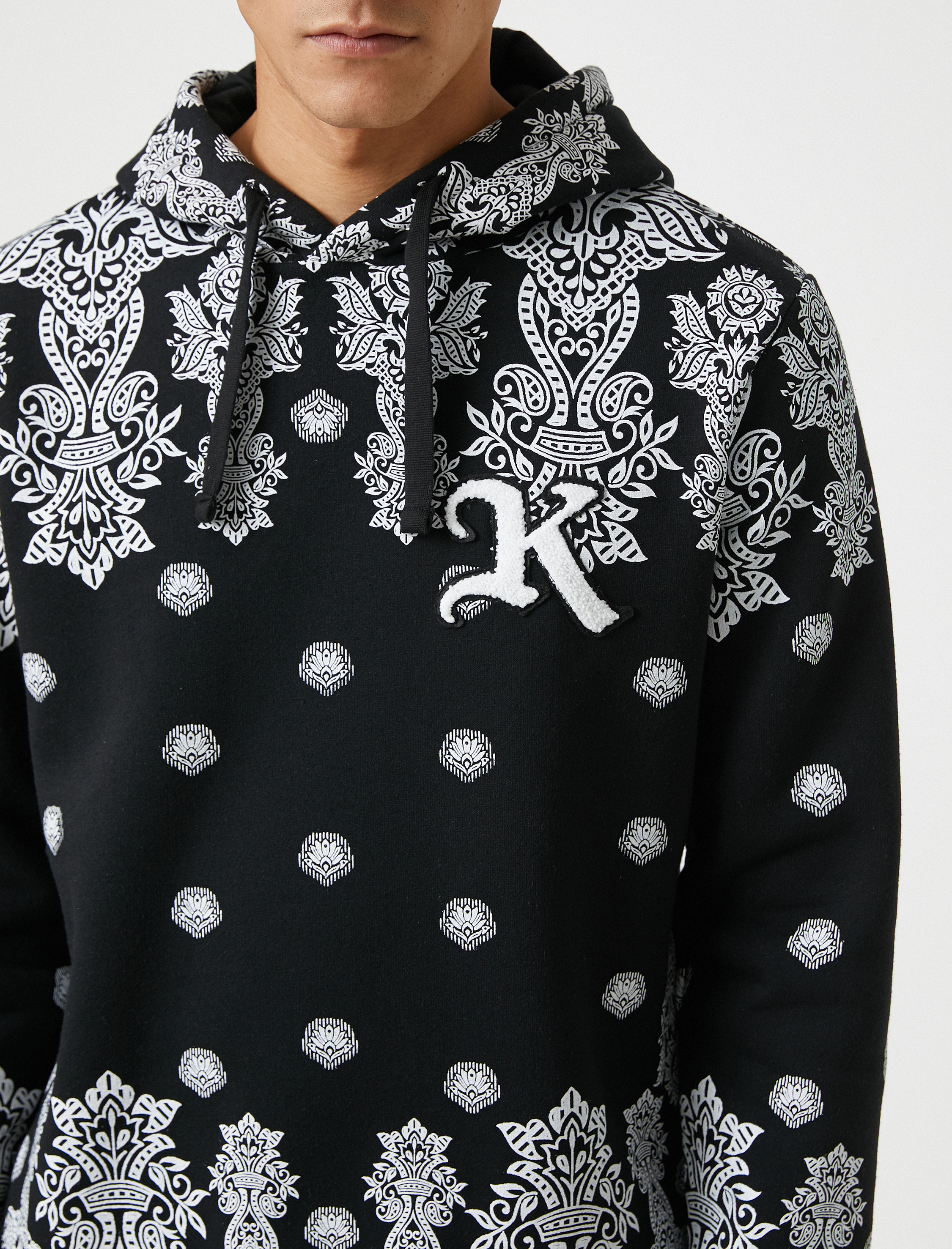   Kapşonlu Kolej Sweatshirt Şal Desenli