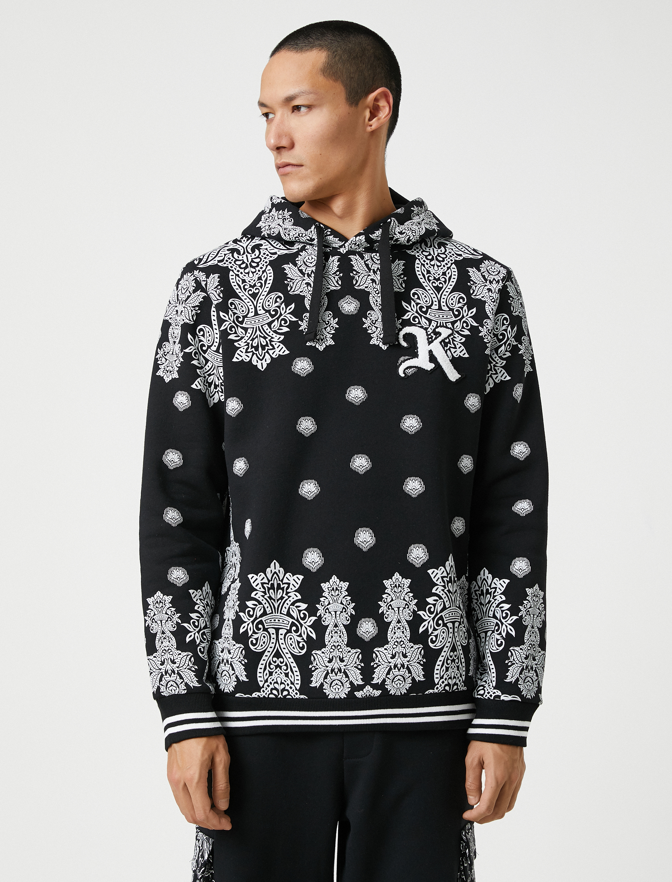   Kapşonlu Kolej Sweatshirt Şal Desenli