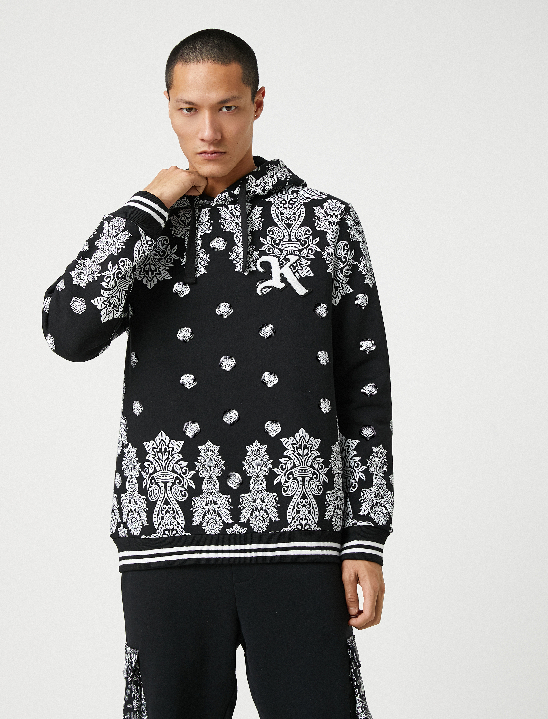   Kapşonlu Kolej Sweatshirt Şal Desenli