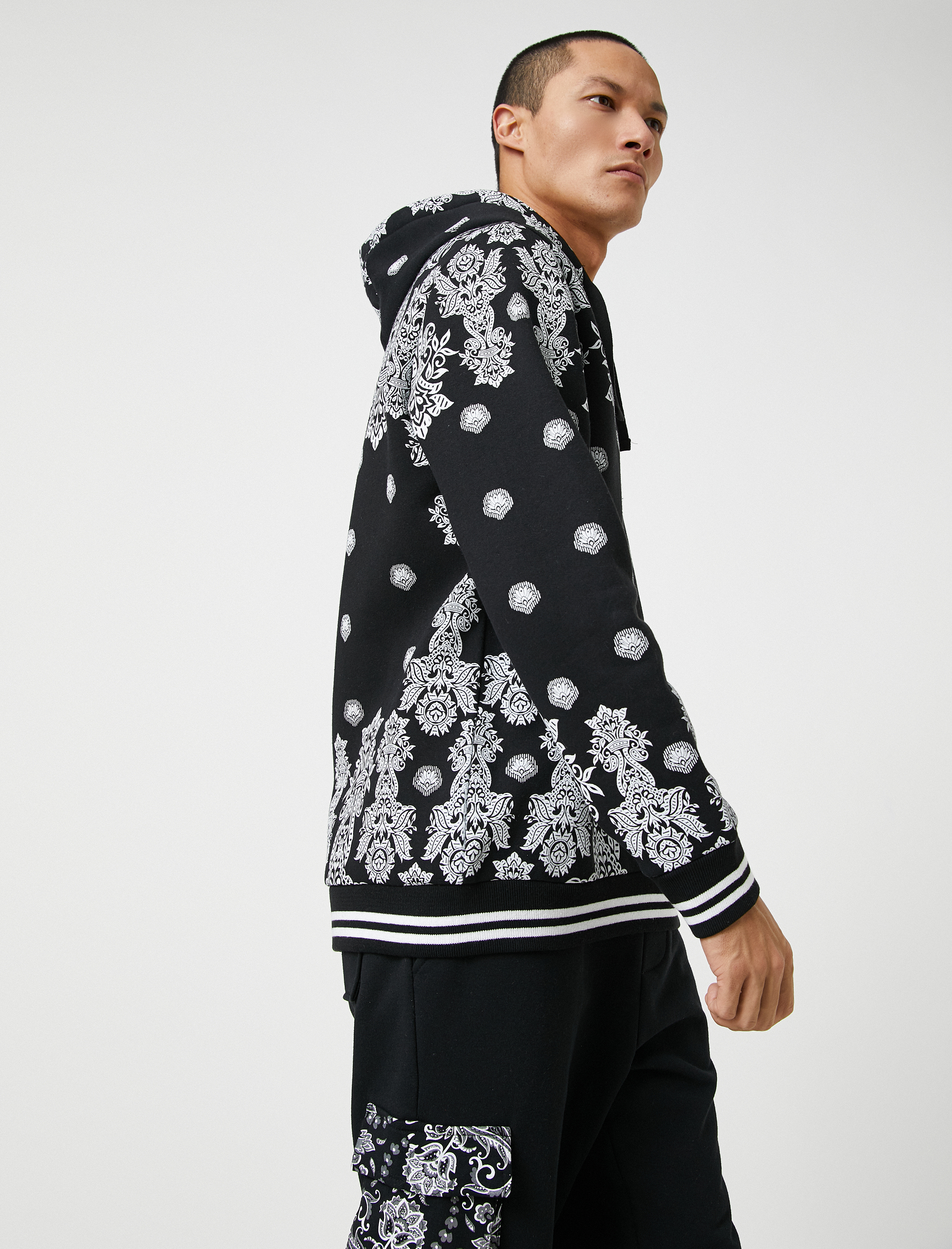   Kapşonlu Kolej Sweatshirt Şal Desenli