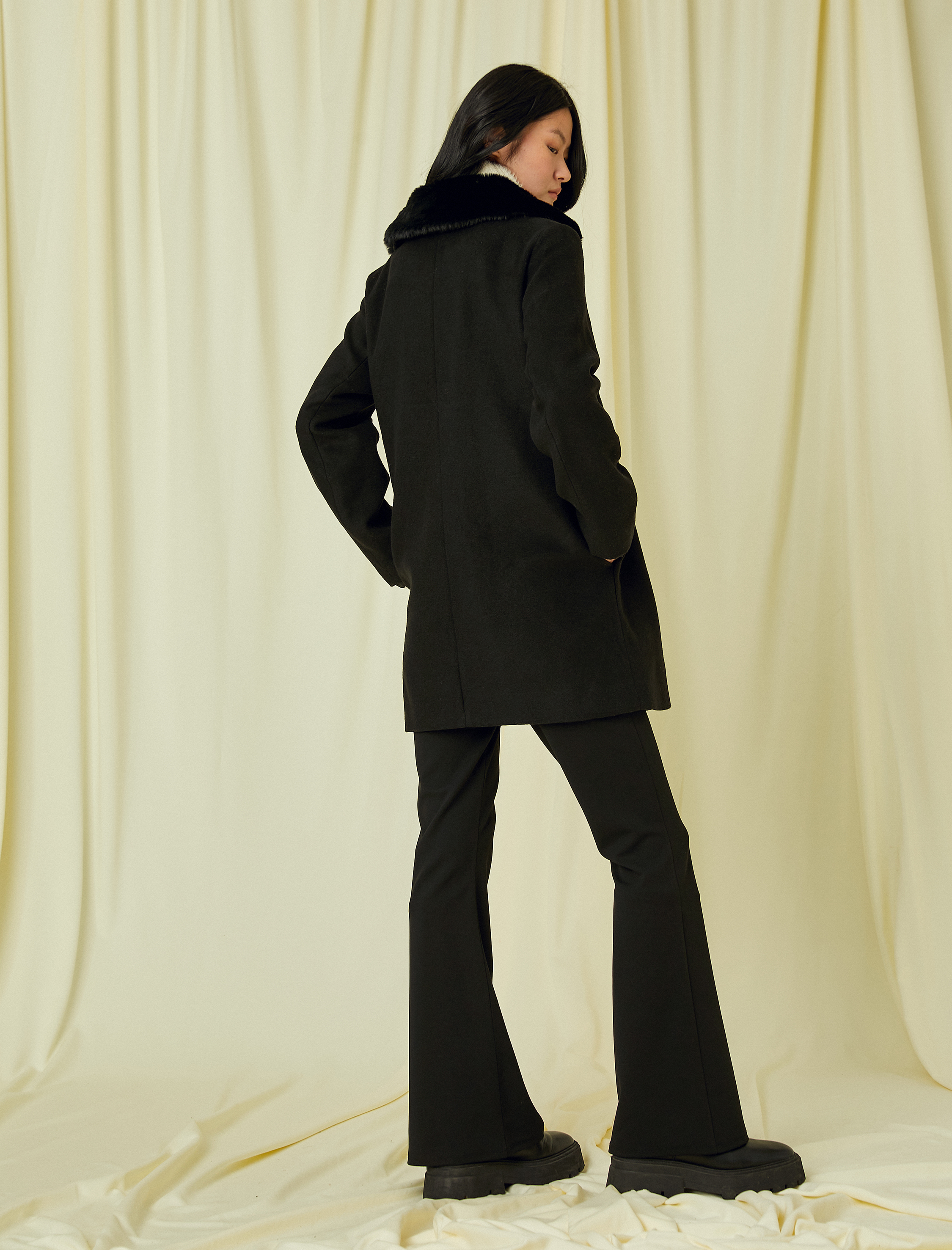   Fermuarlı Kaban Yakası Çıkarılabilir Peluş Detaylı